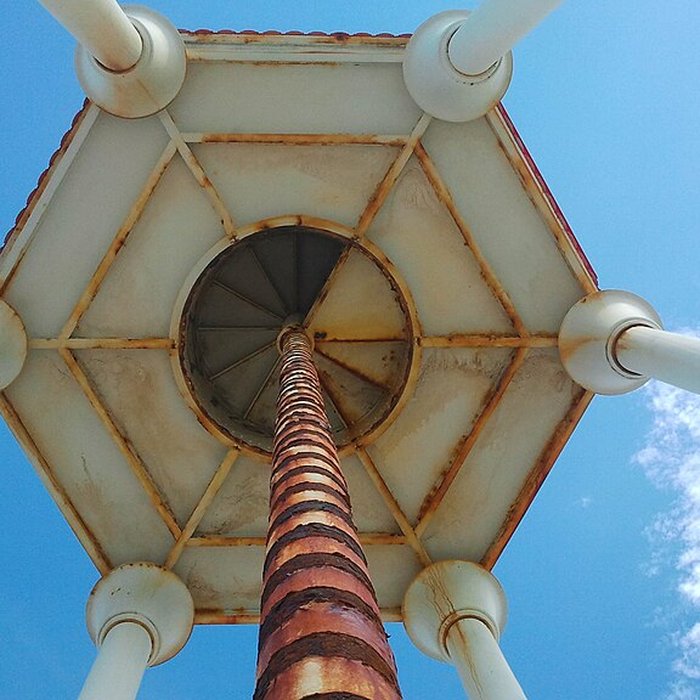 Photo de Feu métallique du môle, situé à lextrémité du môle du port