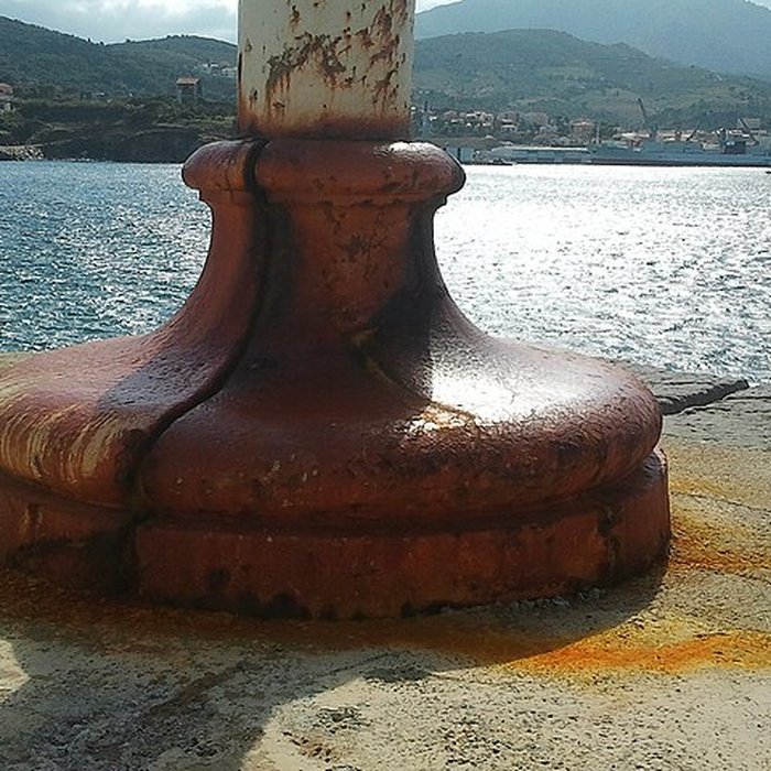 Photo de Feu métallique du môle, situé à lextrémité du môle du port