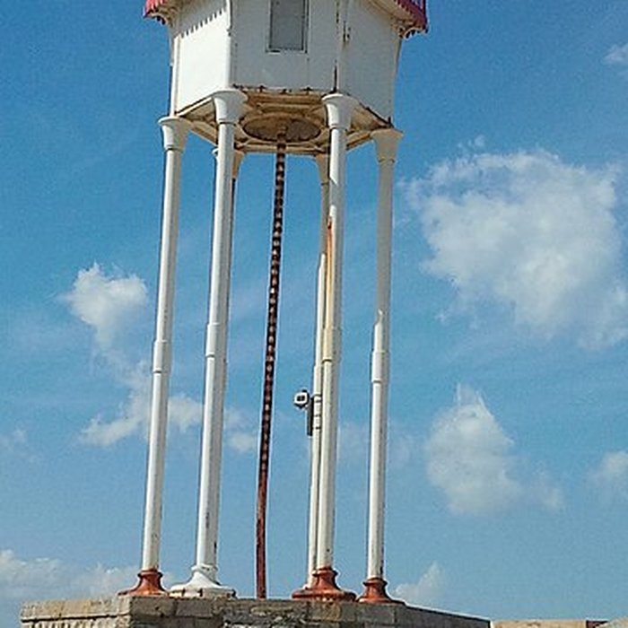 Photo de Feu métallique du môle, situé à lextrémité du môle du port