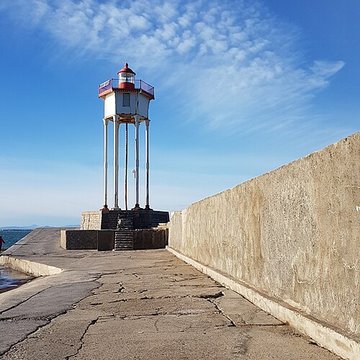 Feu métallique du môle, situé à lextrémité du môle du port