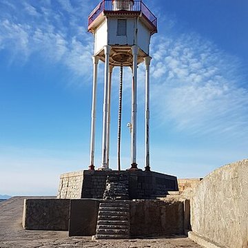 Feu métallique du môle, situé à lextrémité du môle du port