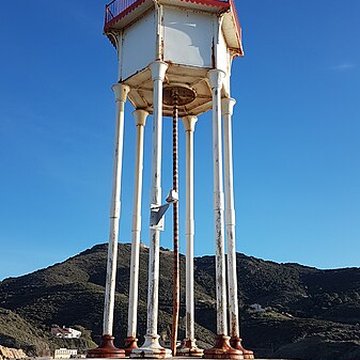 Feu métallique du môle, situé à lextrémité du môle du port