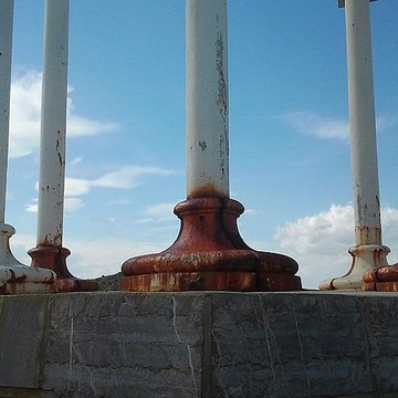 Feu métallique du môle, situé à lextrémité du môle du port