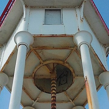 Feu métallique du môle, situé à lextrémité du môle du port