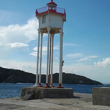 Feu métallique du môle, situé à lextrémité du môle du port