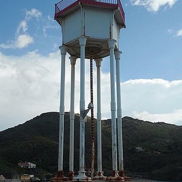 Feu métallique du môle, situé à lextrémité du môle du port