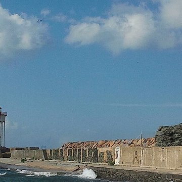 Feu métallique du môle, situé à lextrémité du môle du port