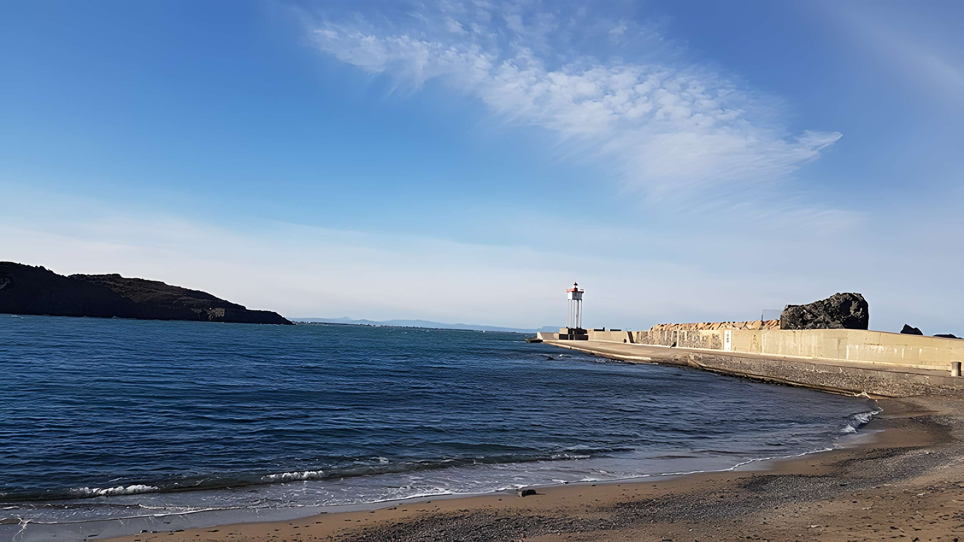 Feu métallique du môle, situé à l'extrémité du môle du port