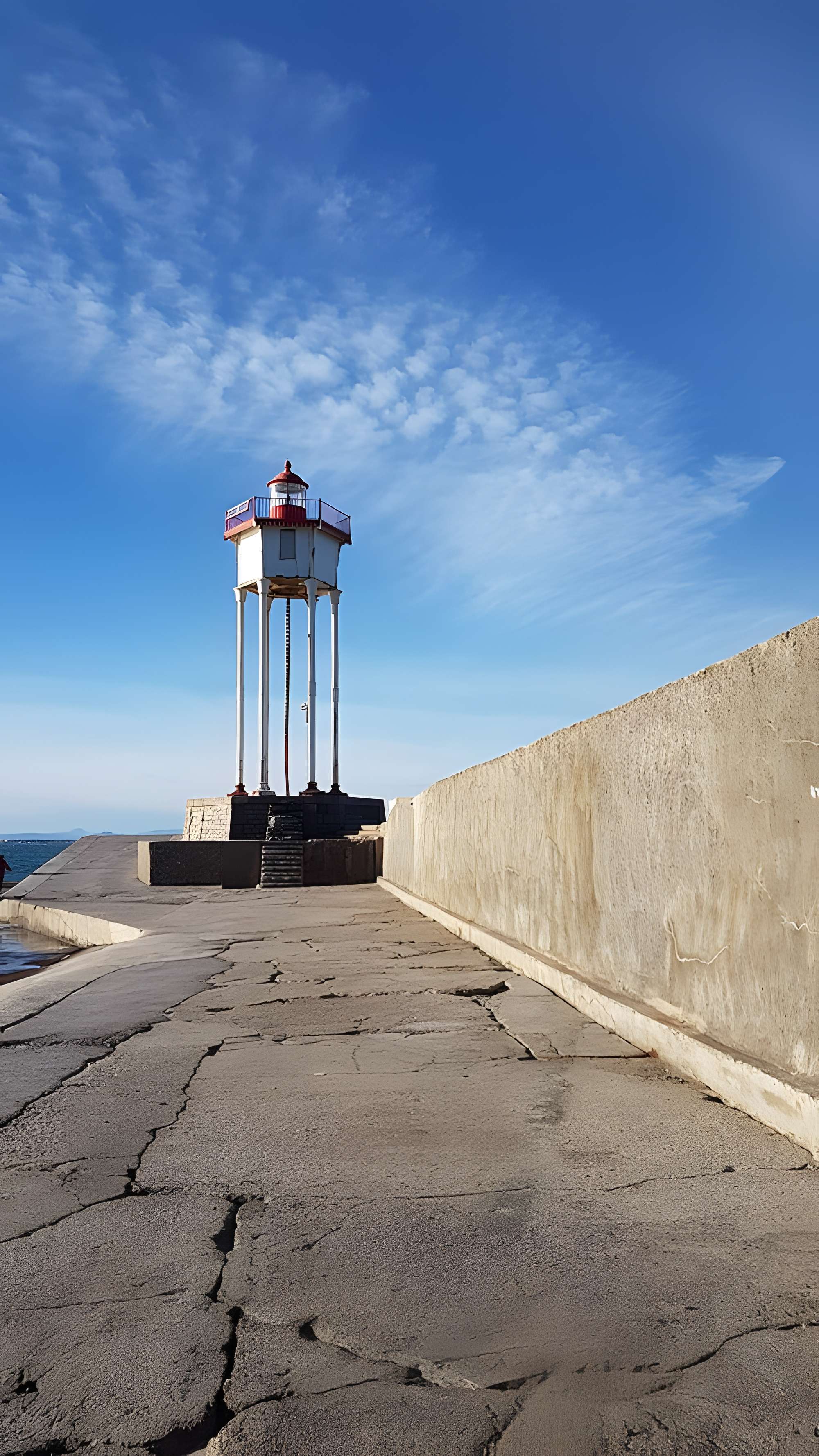 Feu métallique du môle, situé à l'extrémité du môle du port