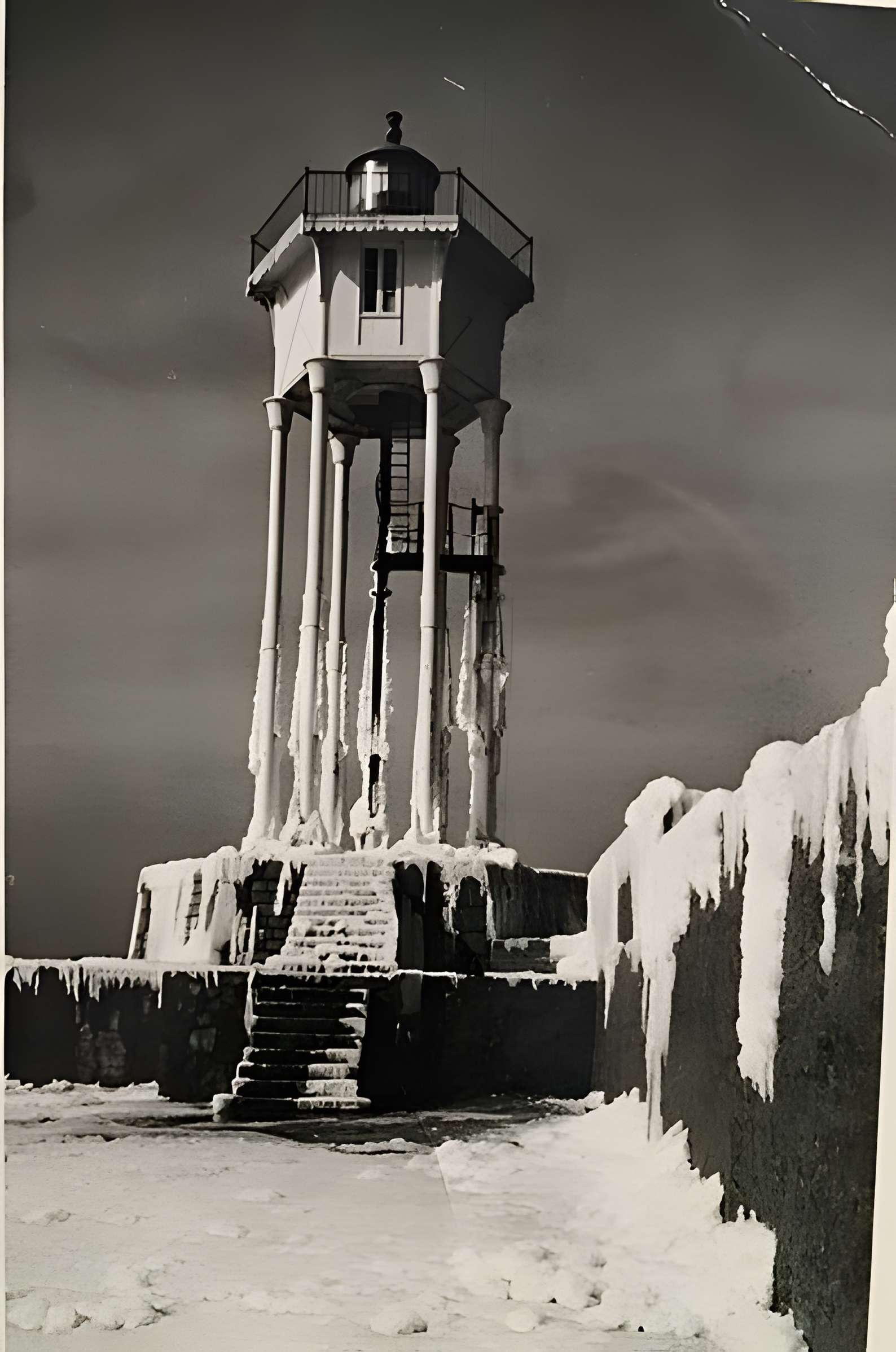 Feu métallique du môle, situé à l'extrémité du môle du port