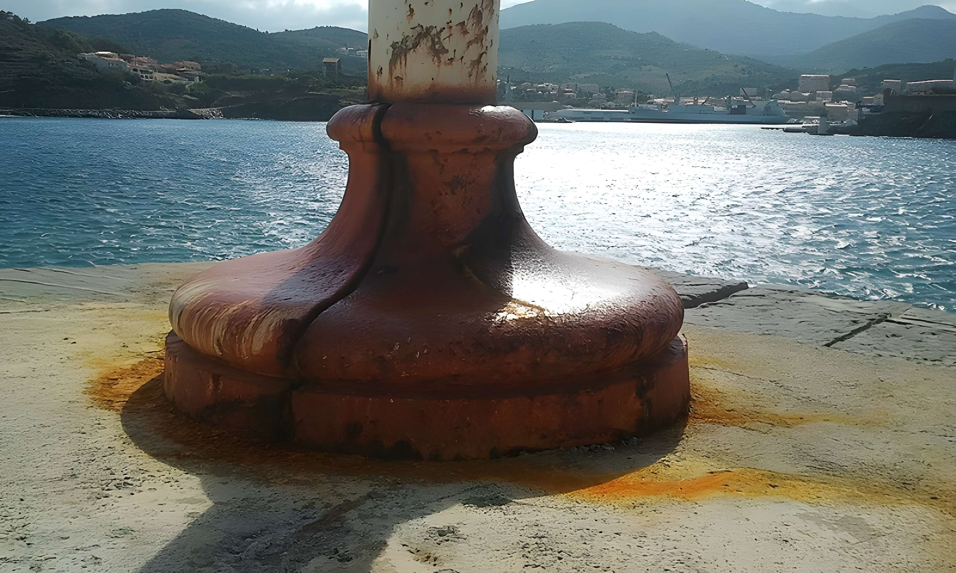 Feu métallique du môle, situé à l'extrémité du môle du port