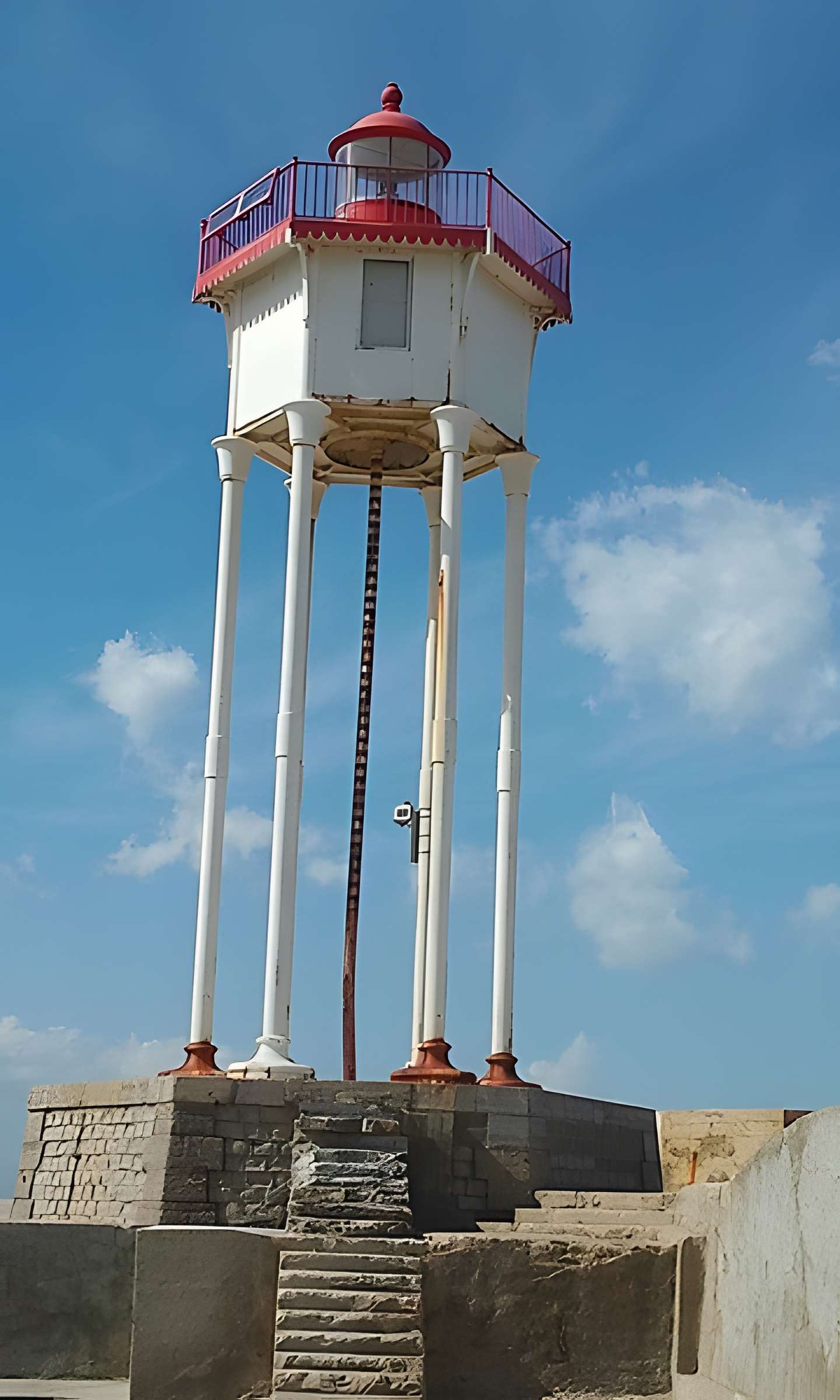 Feu métallique du môle, situé à l'extrémité du môle du port