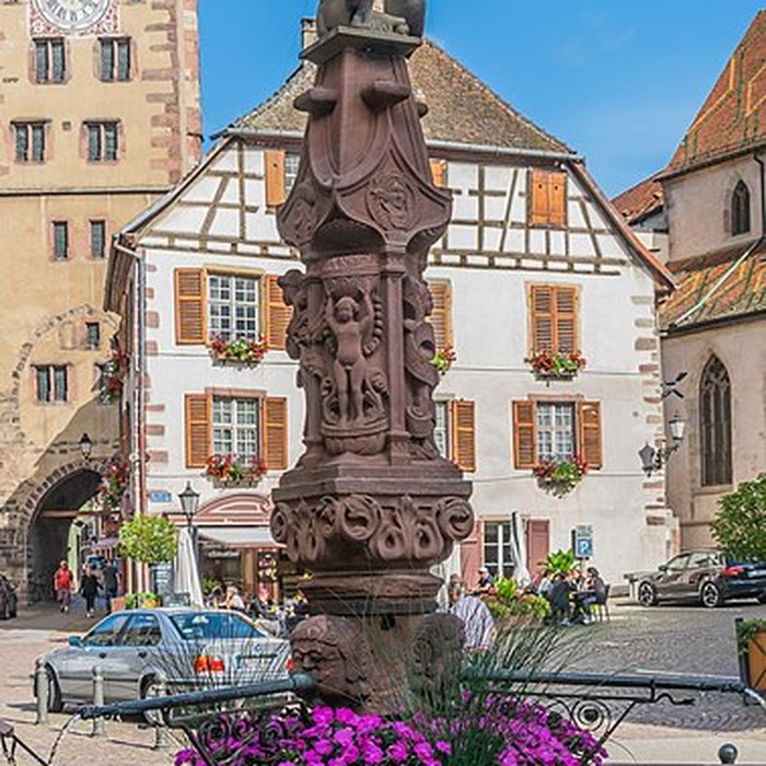 Photo de Fontaine Place de lHôtel-de-Ville à Ribeauvillé