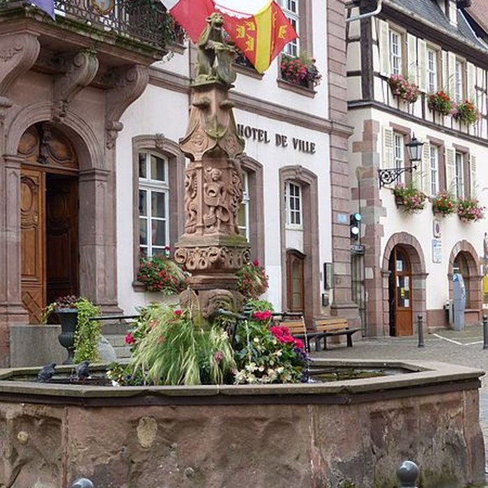 Photo de Fontaine Place de lHôtel-de-Ville à Ribeauvillé