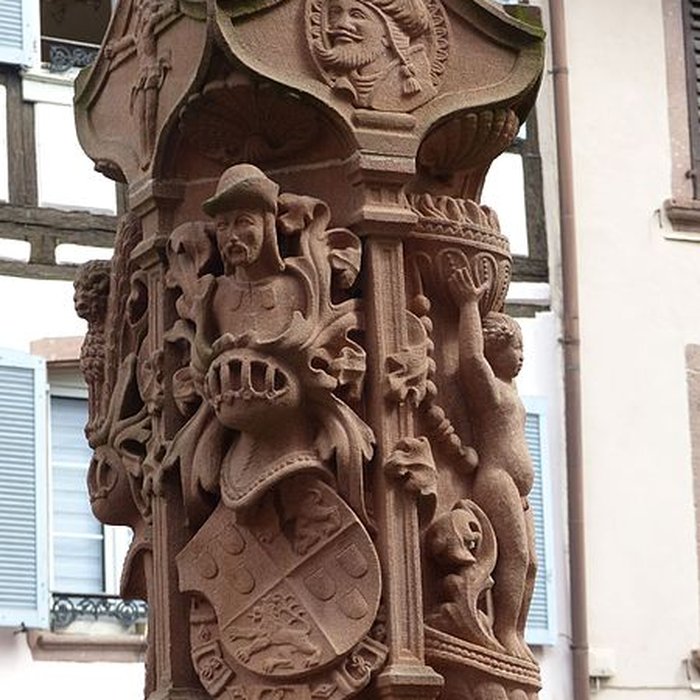 Photo de Fontaine Place de lHôtel-de-Ville à Ribeauvillé
