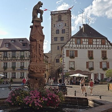 Fontaine Place de lHôtel-de-Ville à Ribeauvillé