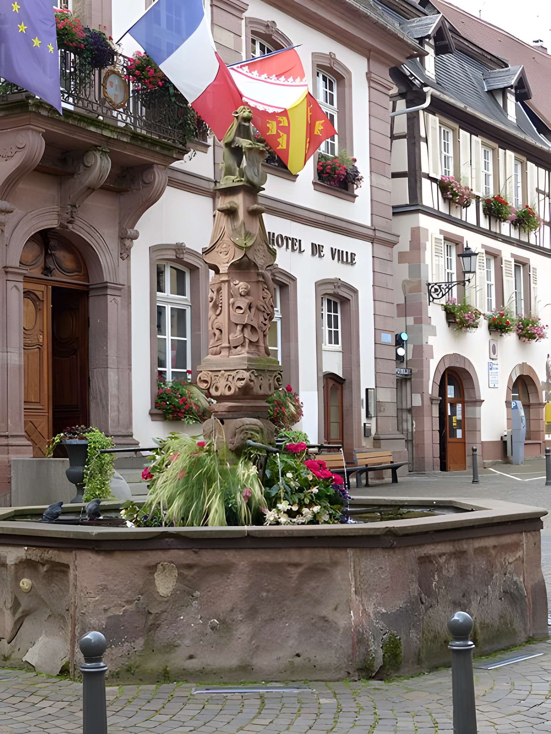 Fontaine Place de l'Hôtel-de-Ville à Ribeauvillé