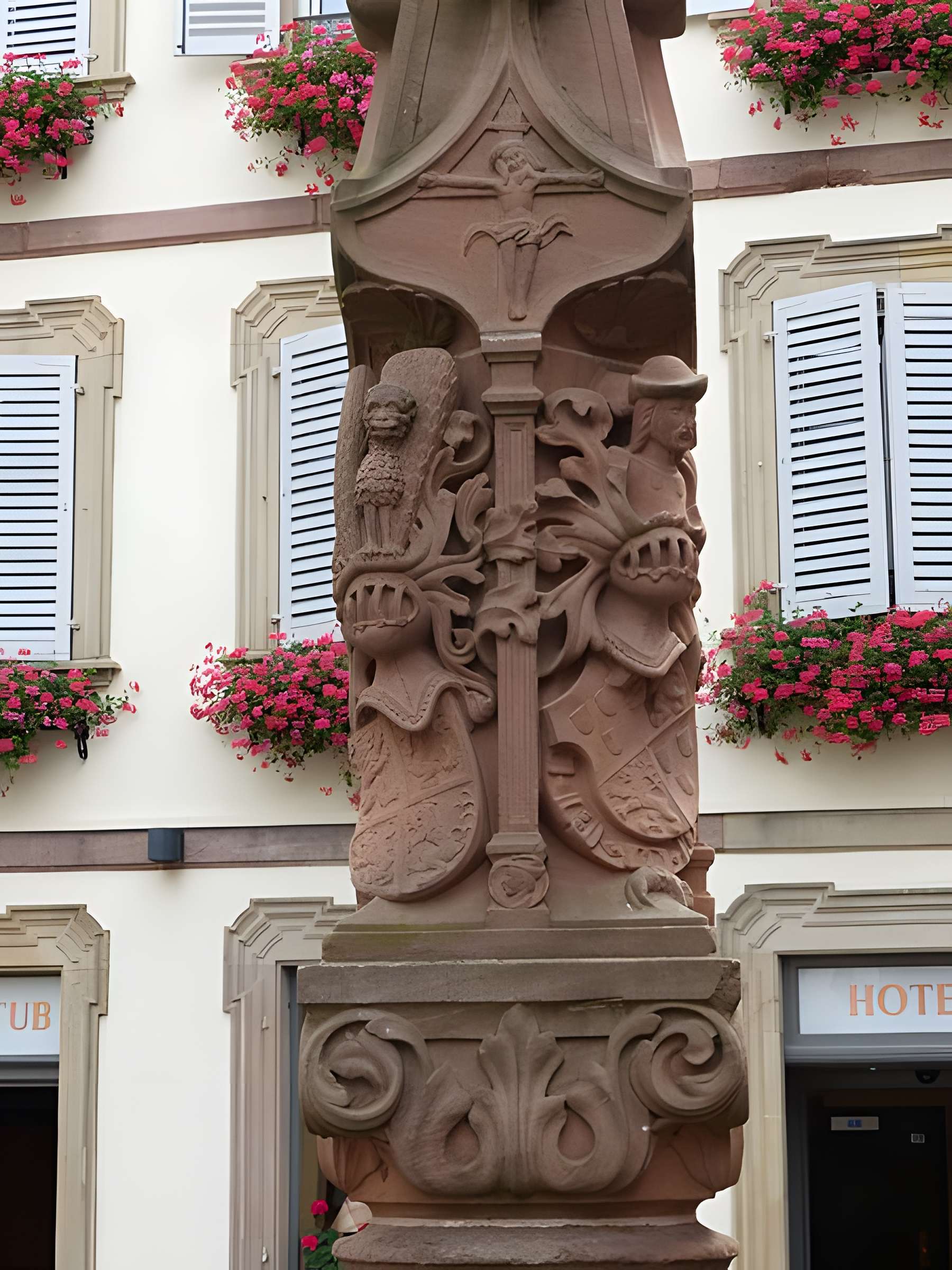 Fontaine Place de l'Hôtel-de-Ville à Ribeauvillé