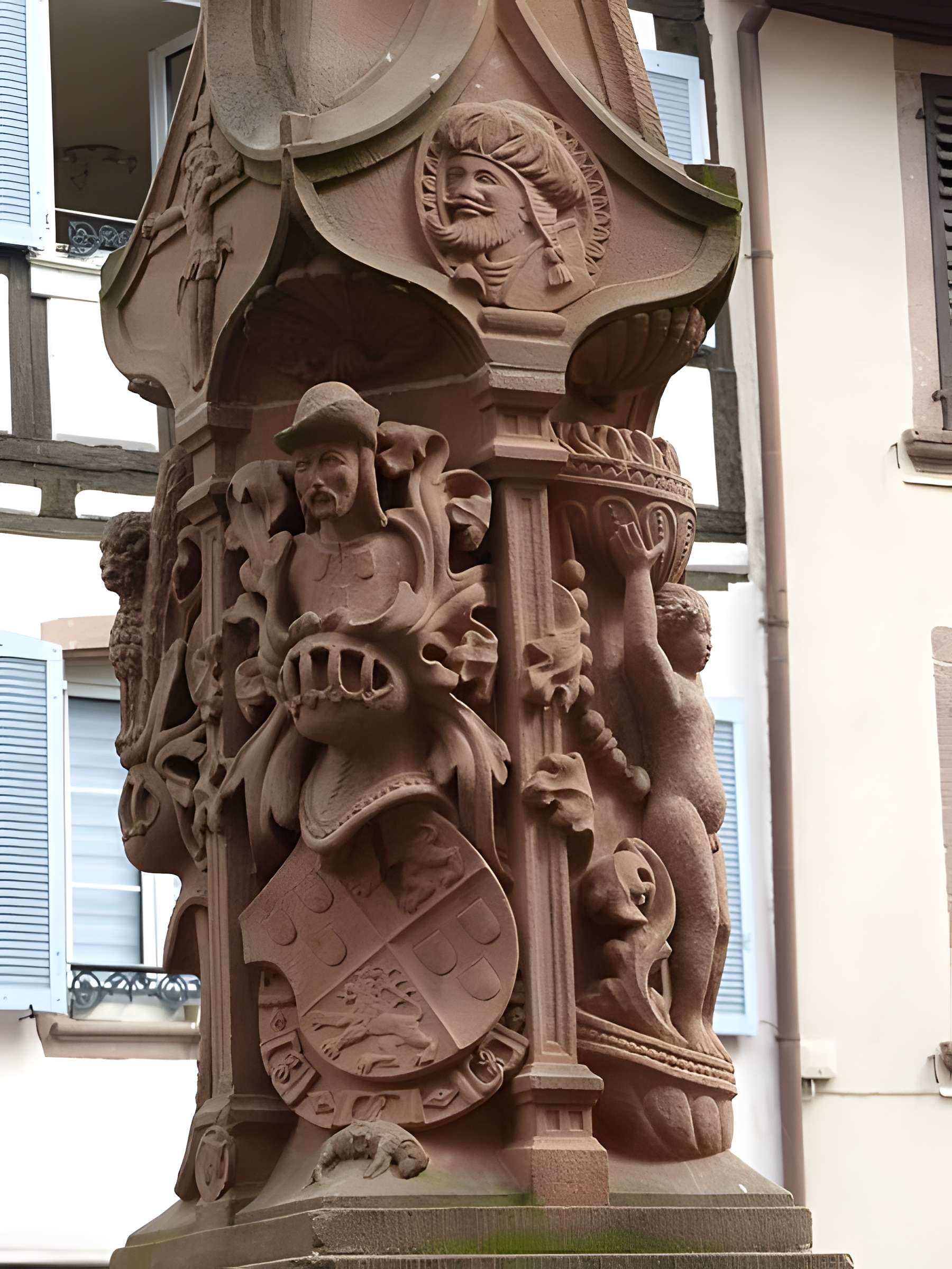 Fontaine Place de l'Hôtel-de-Ville à Ribeauvillé