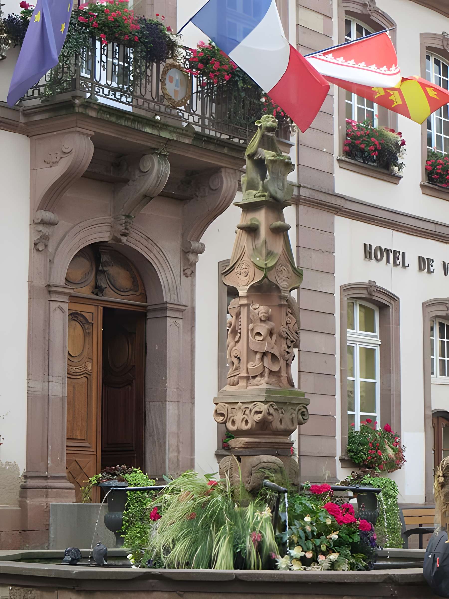 Fontaine Place de l'Hôtel-de-Ville à Ribeauvillé