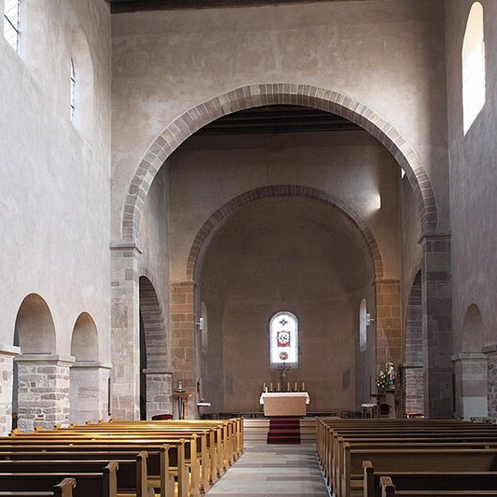 Photo de Eglise Saint-Trophime et quatre statues en bois sculptées
