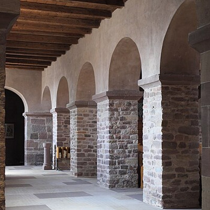 Photo de Eglise Saint-Trophime et quatre statues en bois sculptées