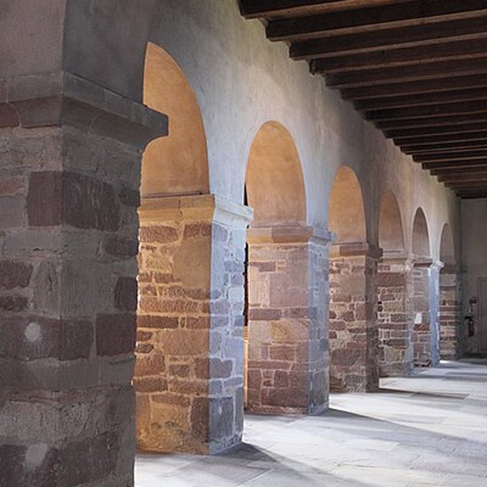 Photo de Eglise Saint-Trophime et quatre statues en bois sculptées