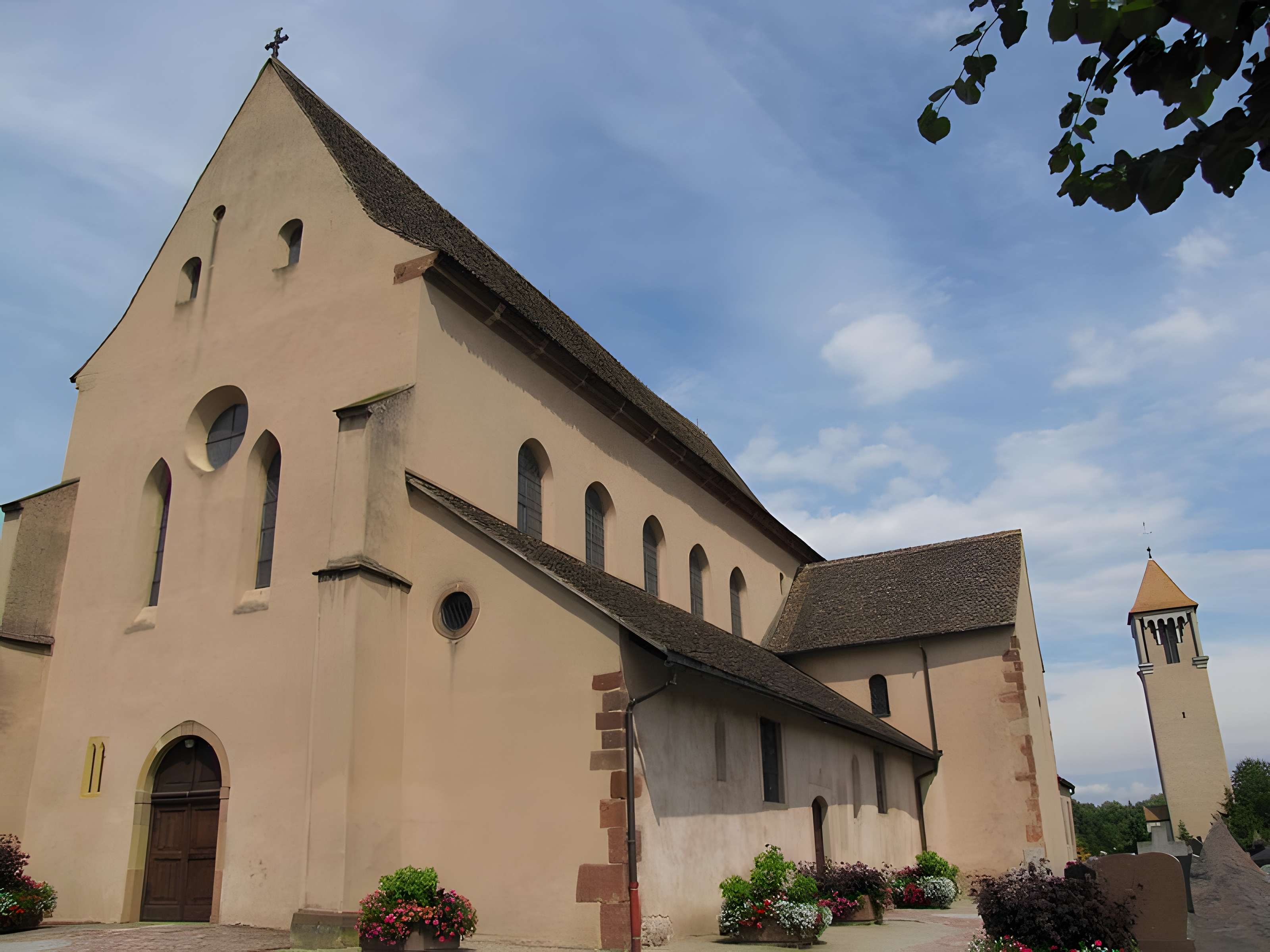 Eglise Saint-Trophime et quatre statues en bois sculptées