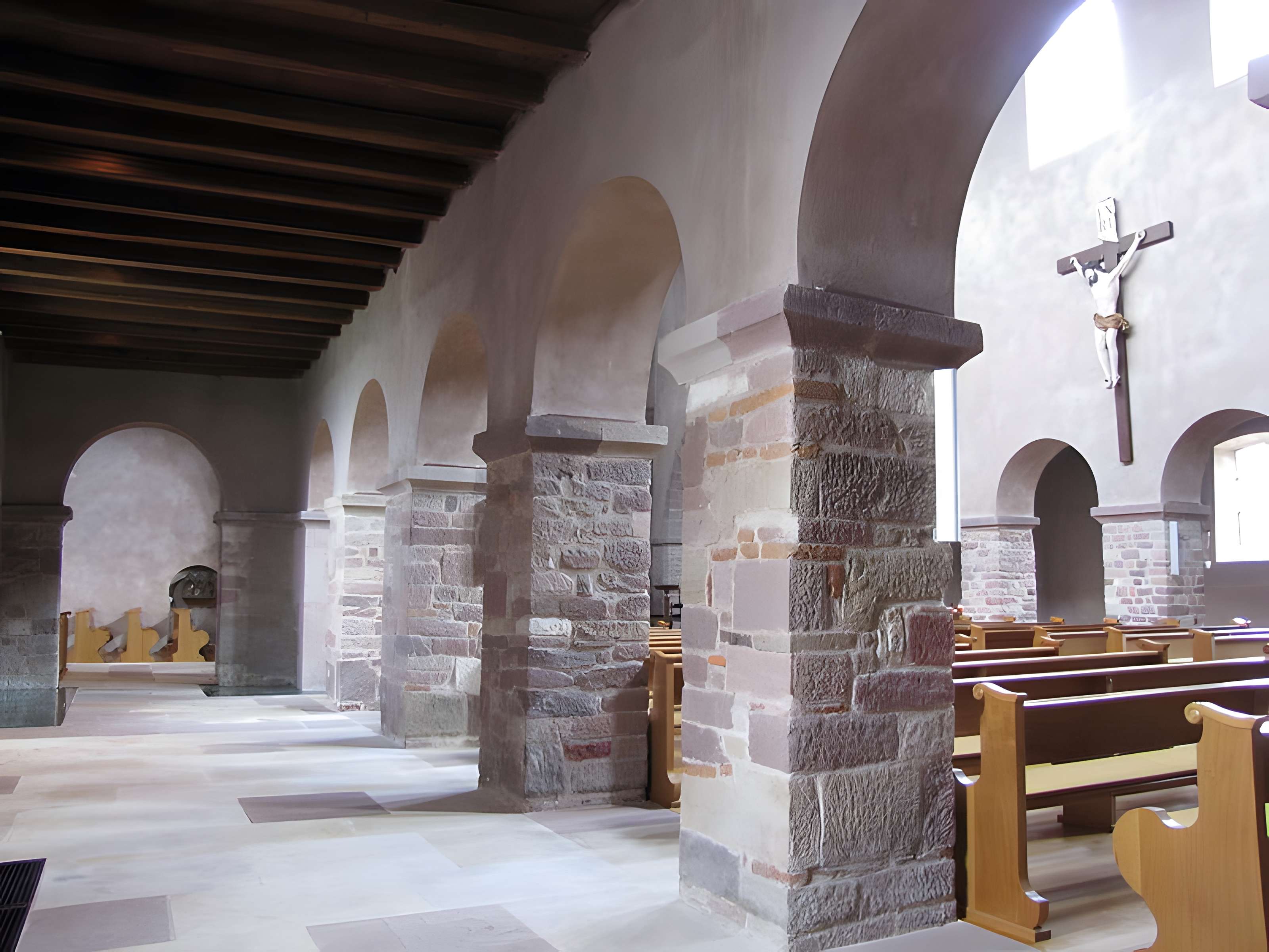 Eglise Saint-Trophime et quatre statues en bois sculptées
