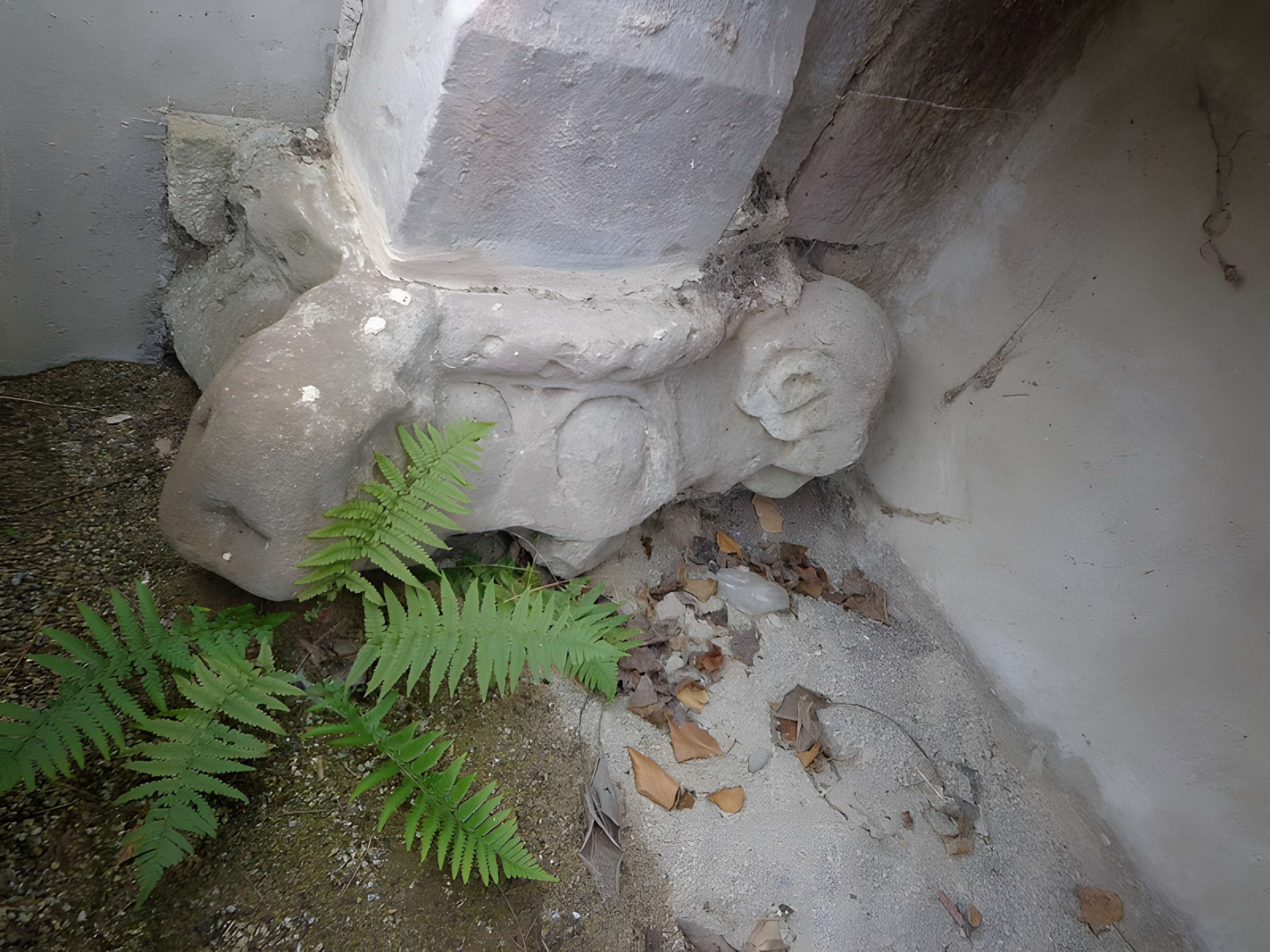 Eglise Saint-Trophime et quatre statues en bois sculptées