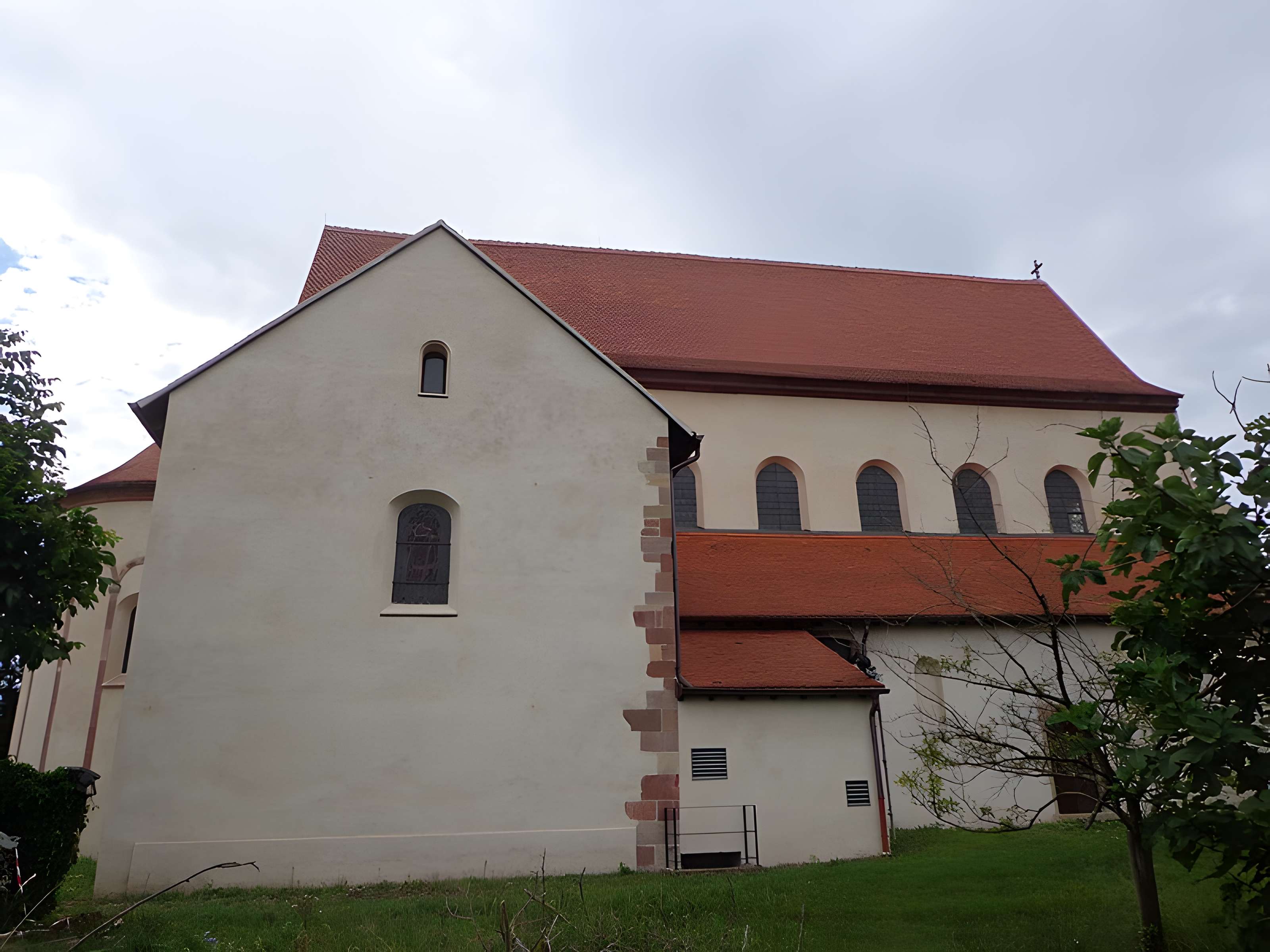 Eglise Saint-Trophime et quatre statues en bois sculptées