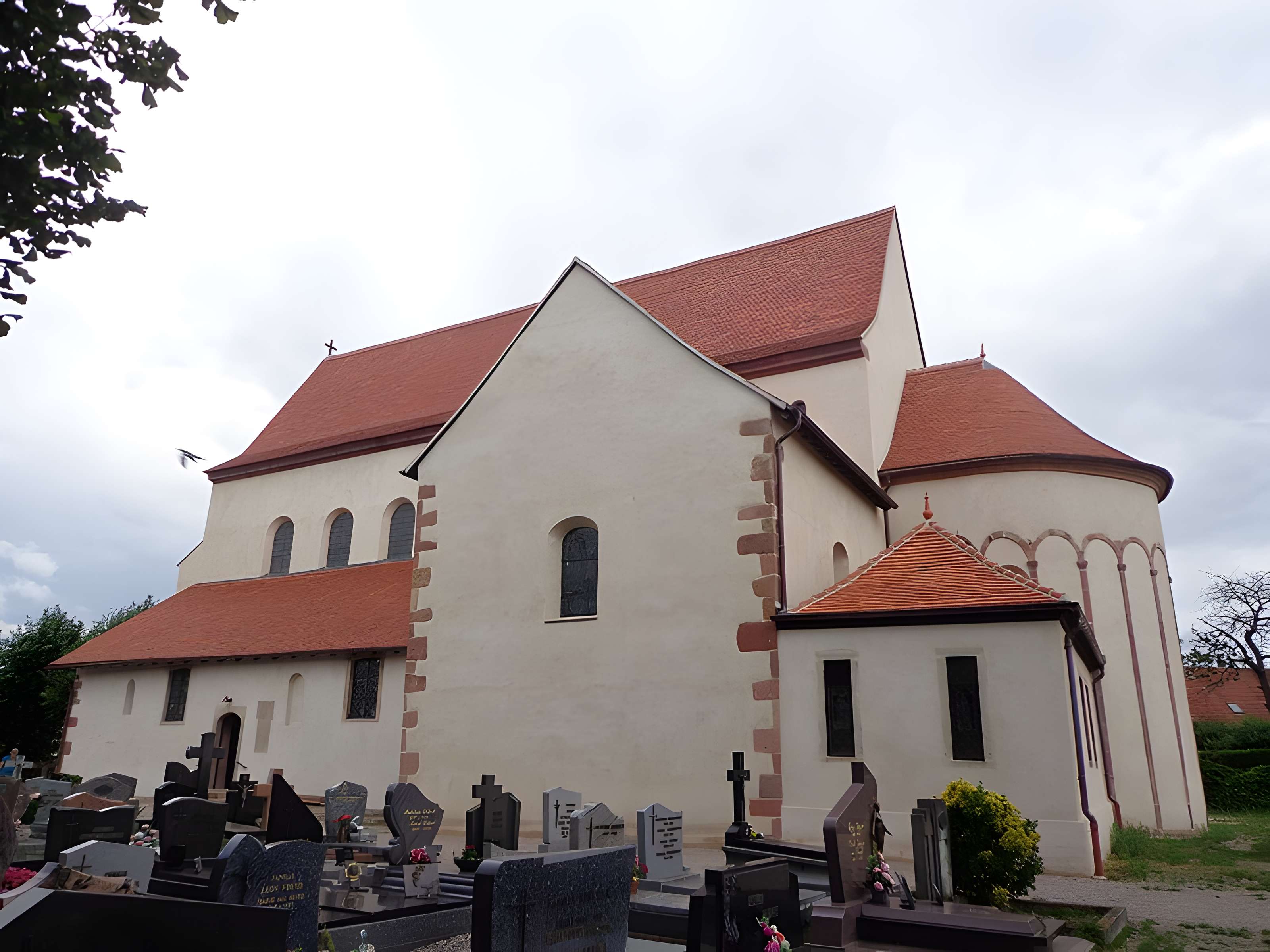 Eglise Saint-Trophime et quatre statues en bois sculptées