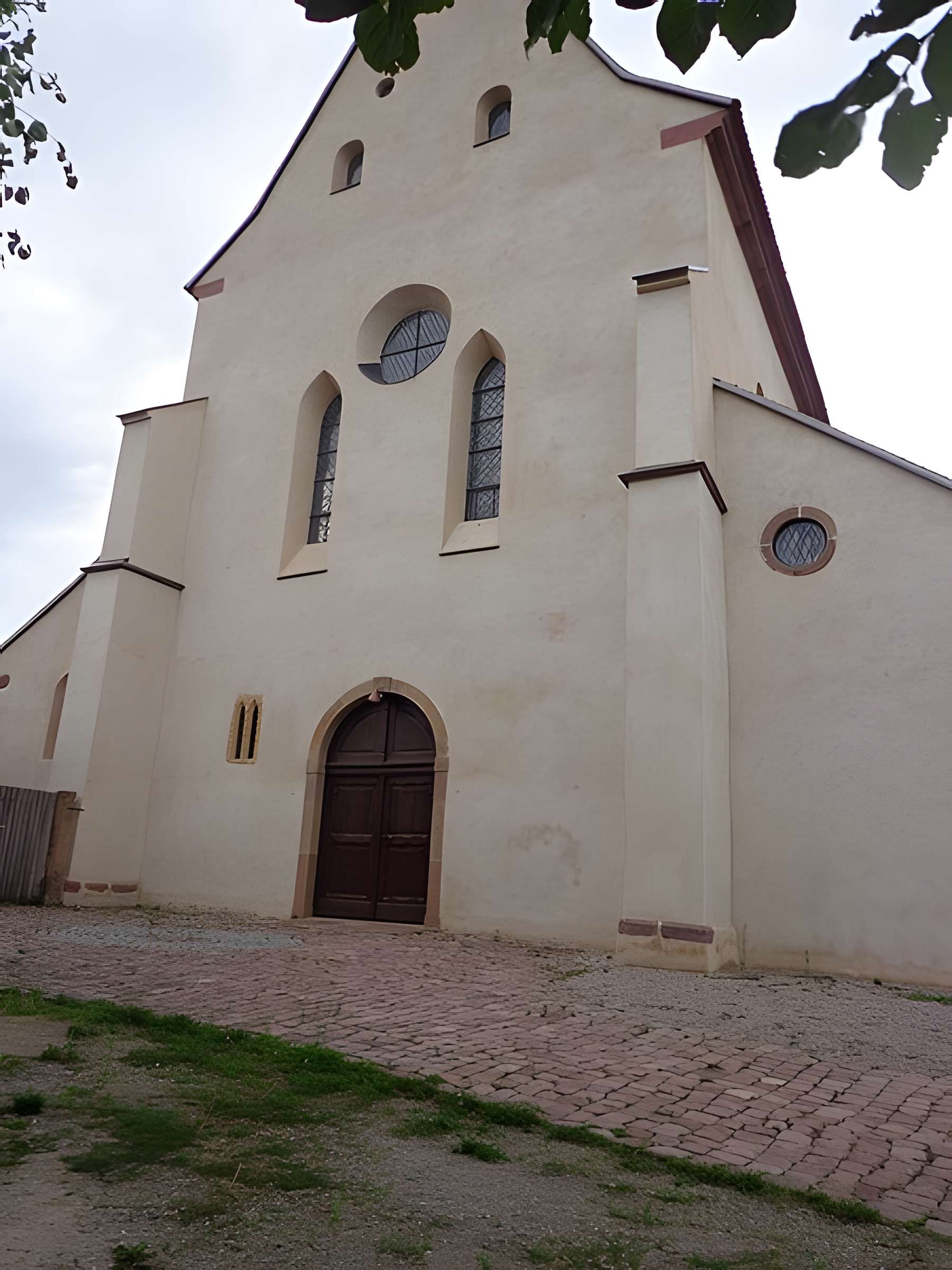 Eglise Saint-Trophime et quatre statues en bois sculptées