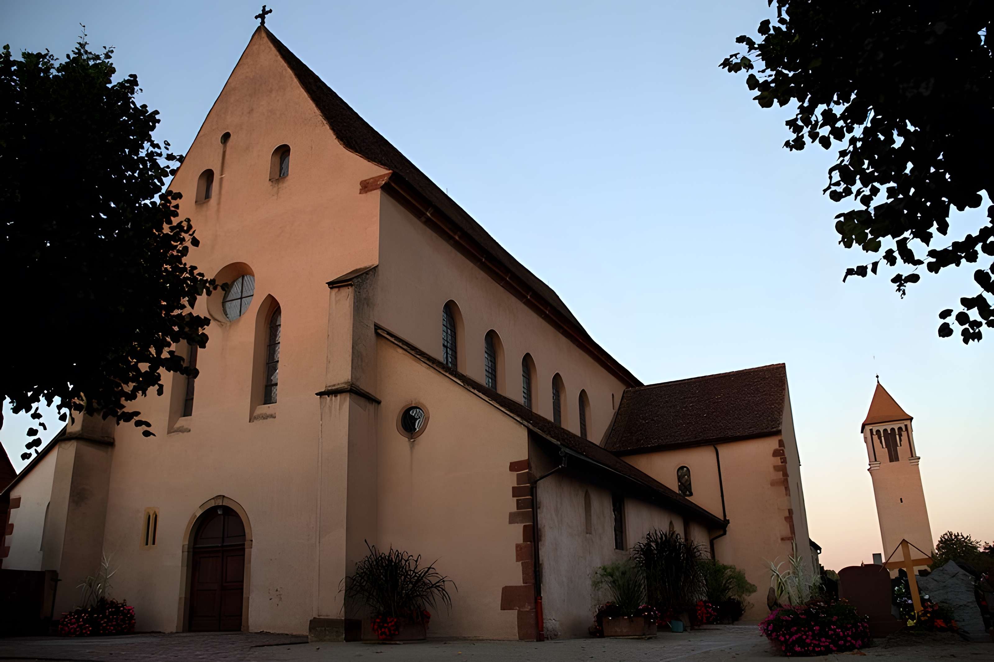 Eglise Saint-Trophime et quatre statues en bois sculptées