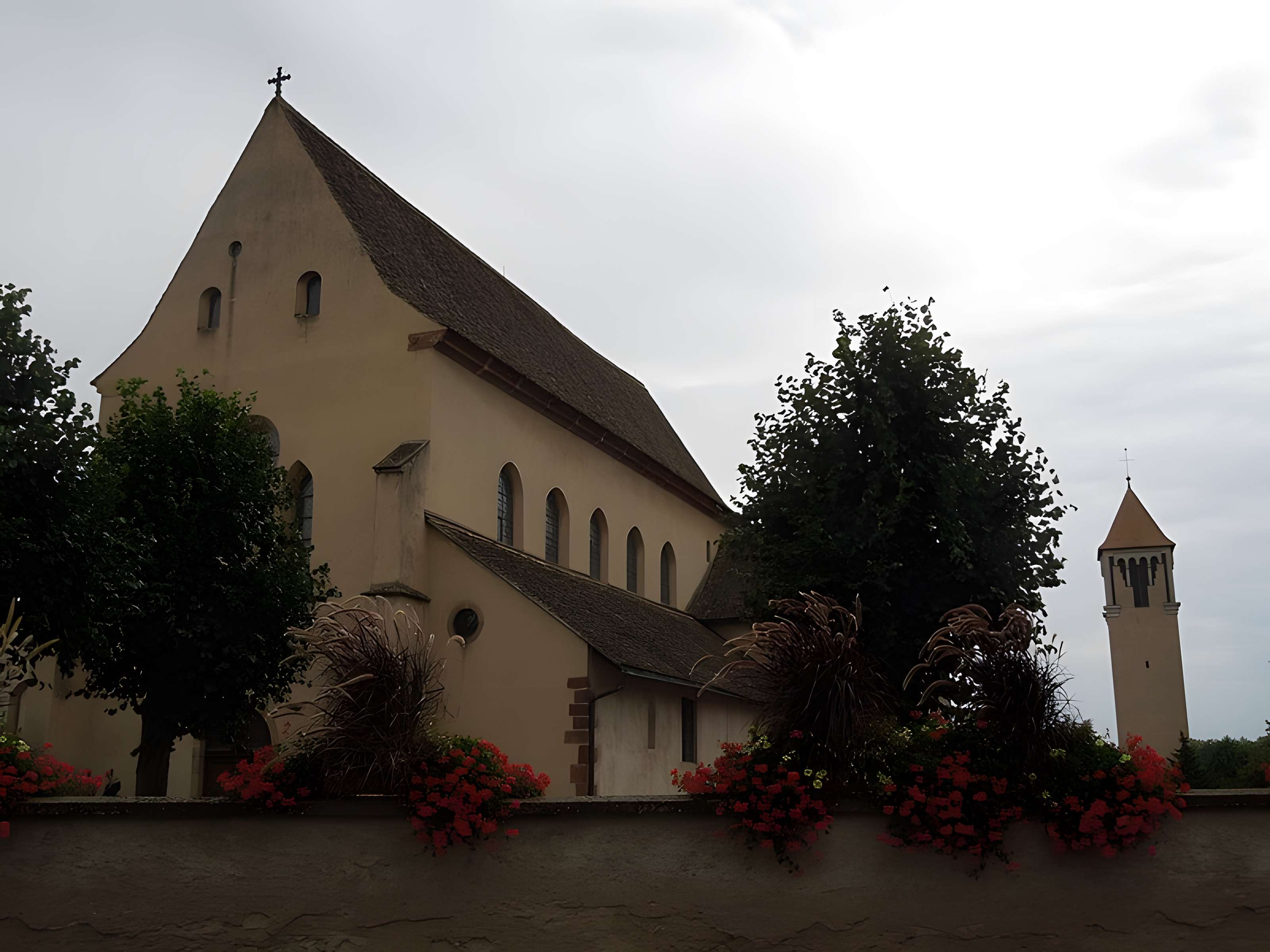 Eglise Saint-Trophime et quatre statues en bois sculptées