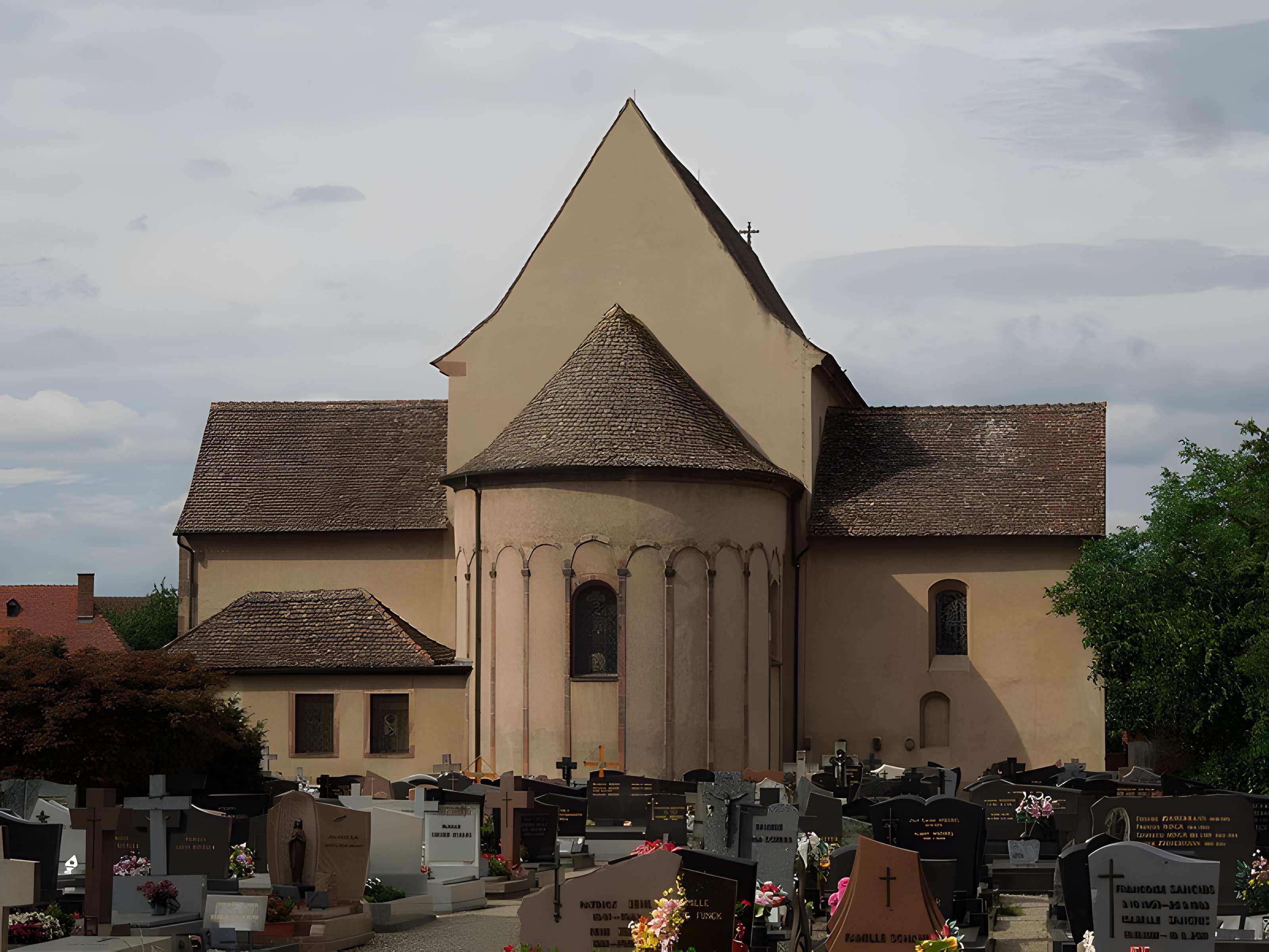 Eglise Saint-Trophime et quatre statues en bois sculptées