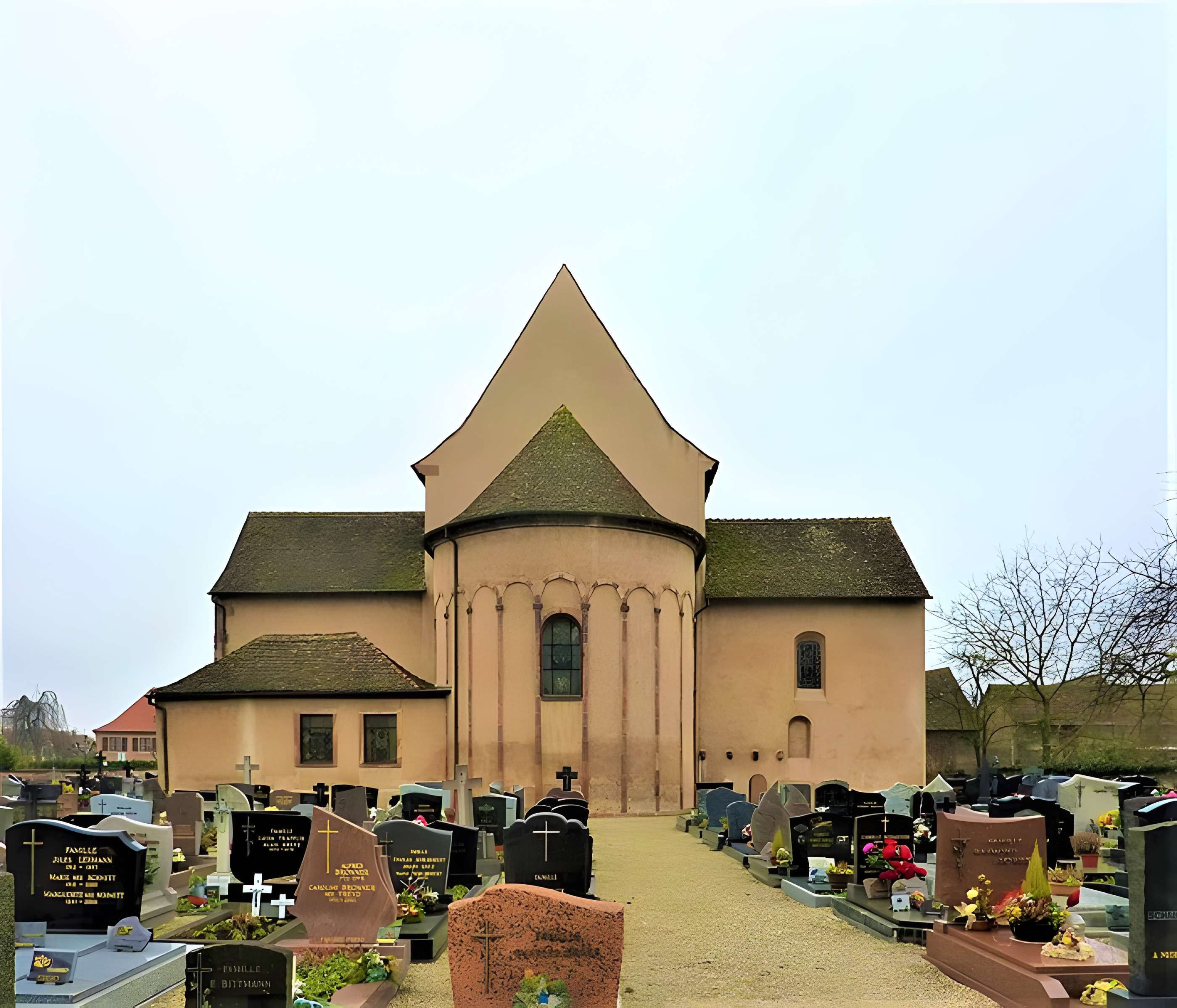 Eglise Saint-Trophime et quatre statues en bois sculptées