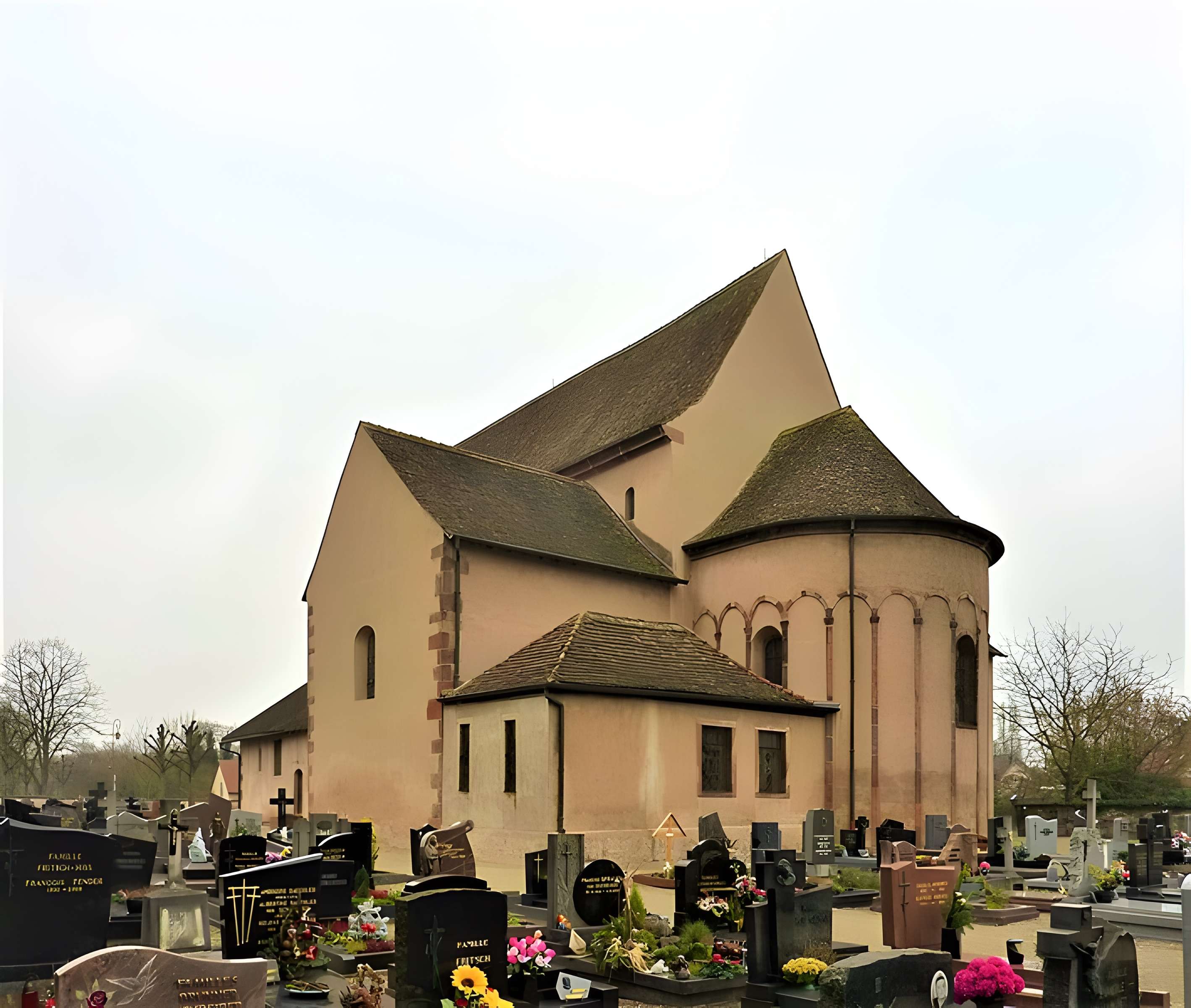 Eglise Saint-Trophime et quatre statues en bois sculptées