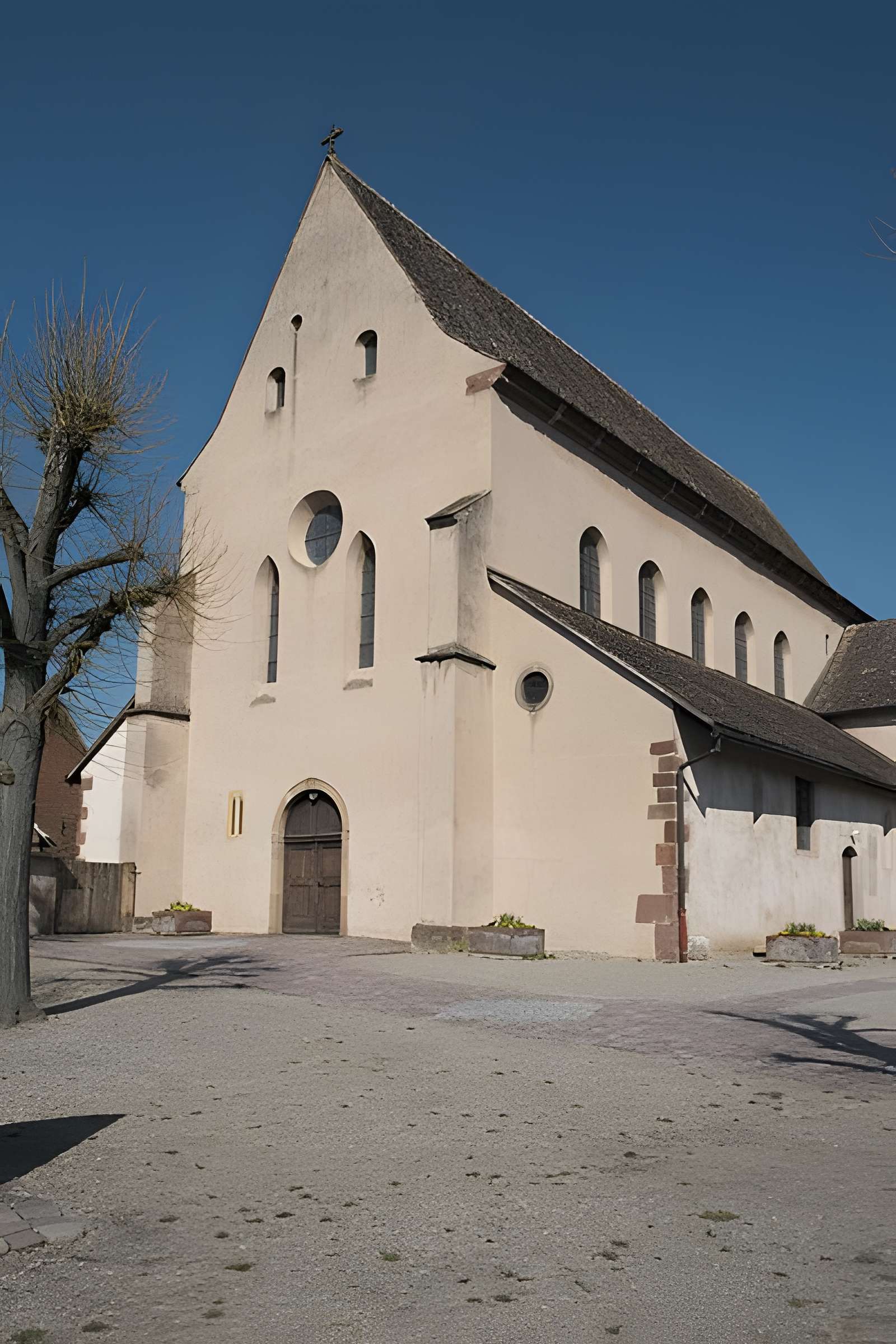 Eglise Saint-Trophime et quatre statues en bois sculptées