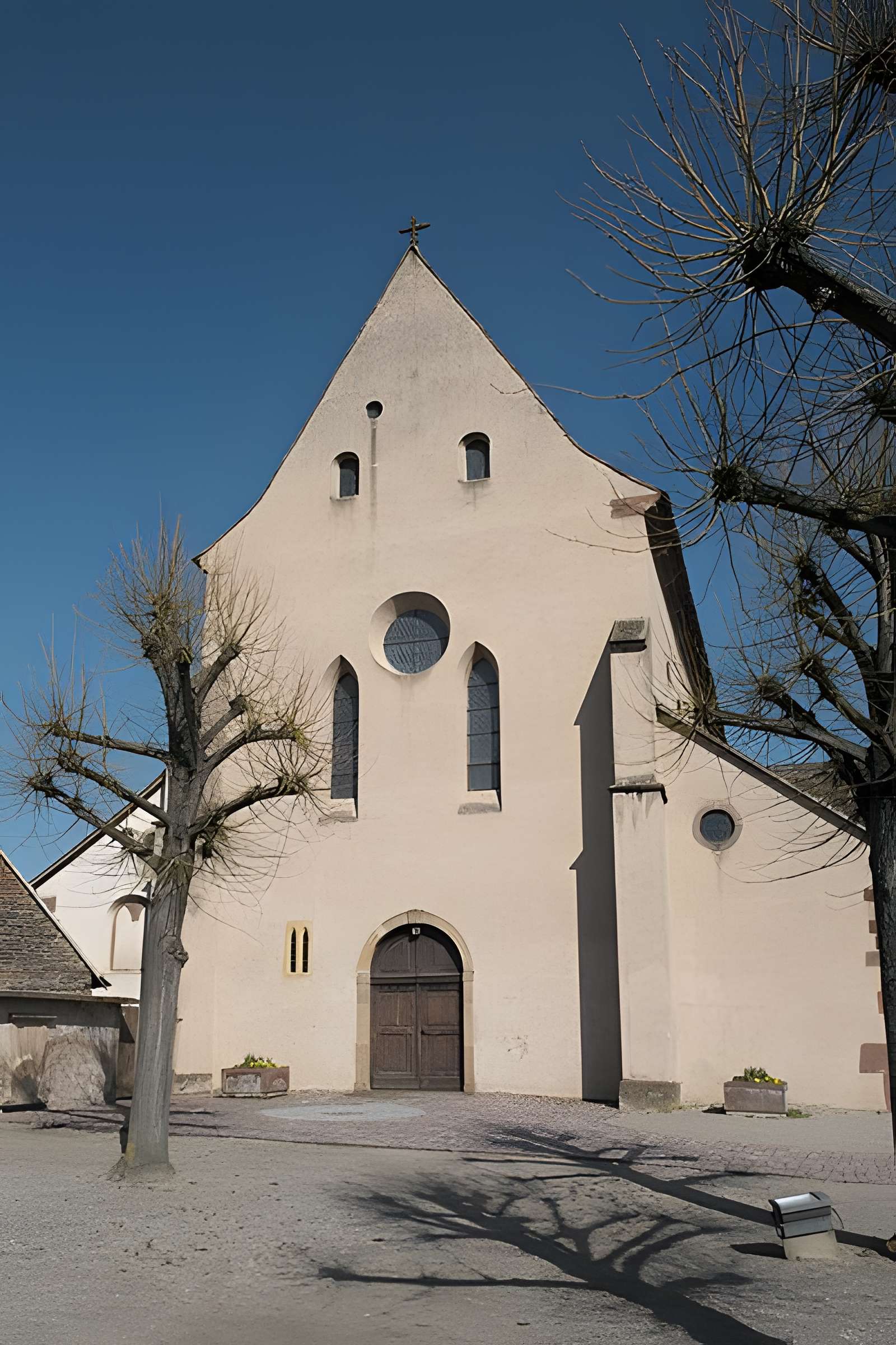 Eglise Saint-Trophime et quatre statues en bois sculptées