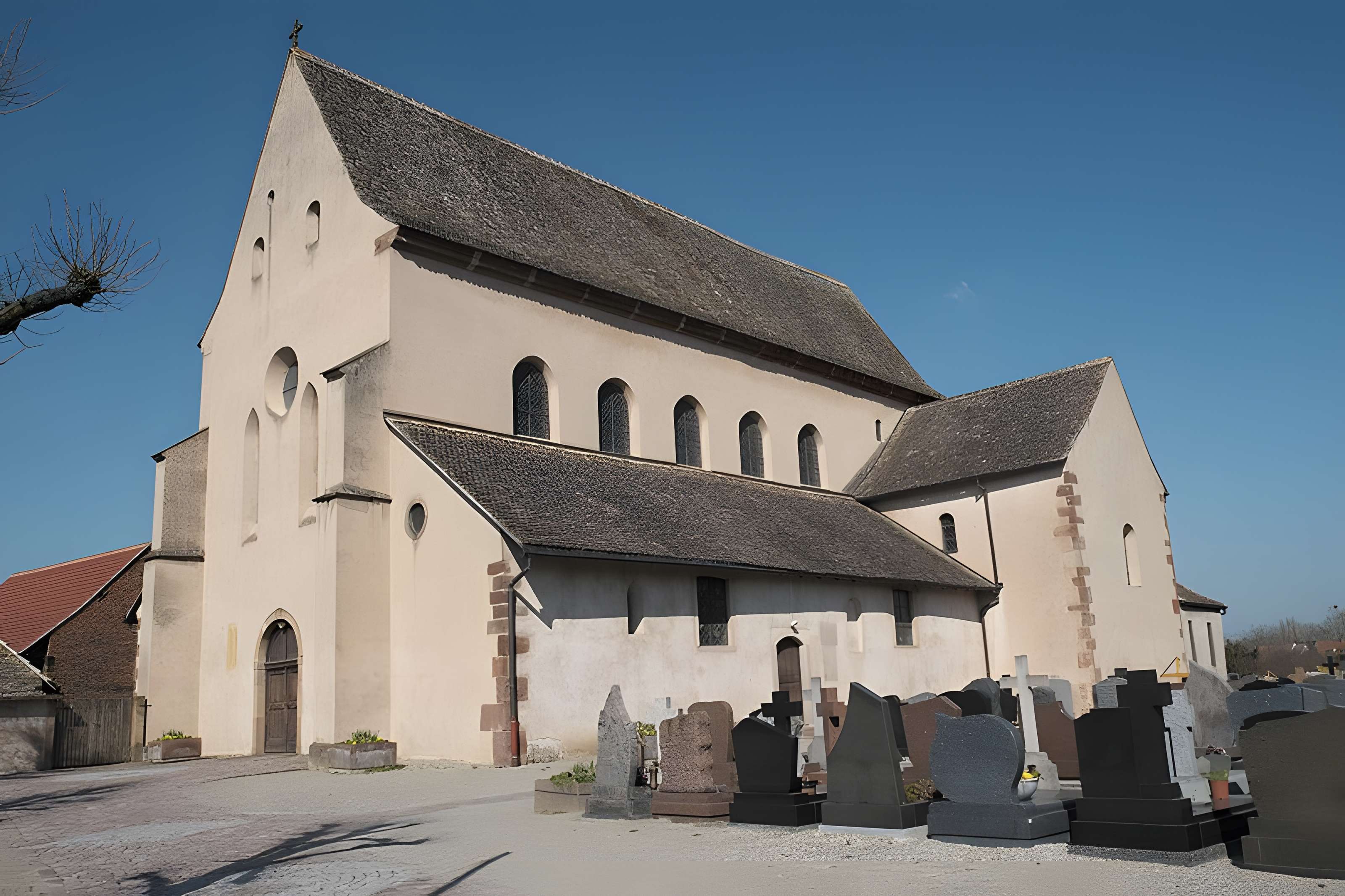 Eglise Saint-Trophime et quatre statues en bois sculptées