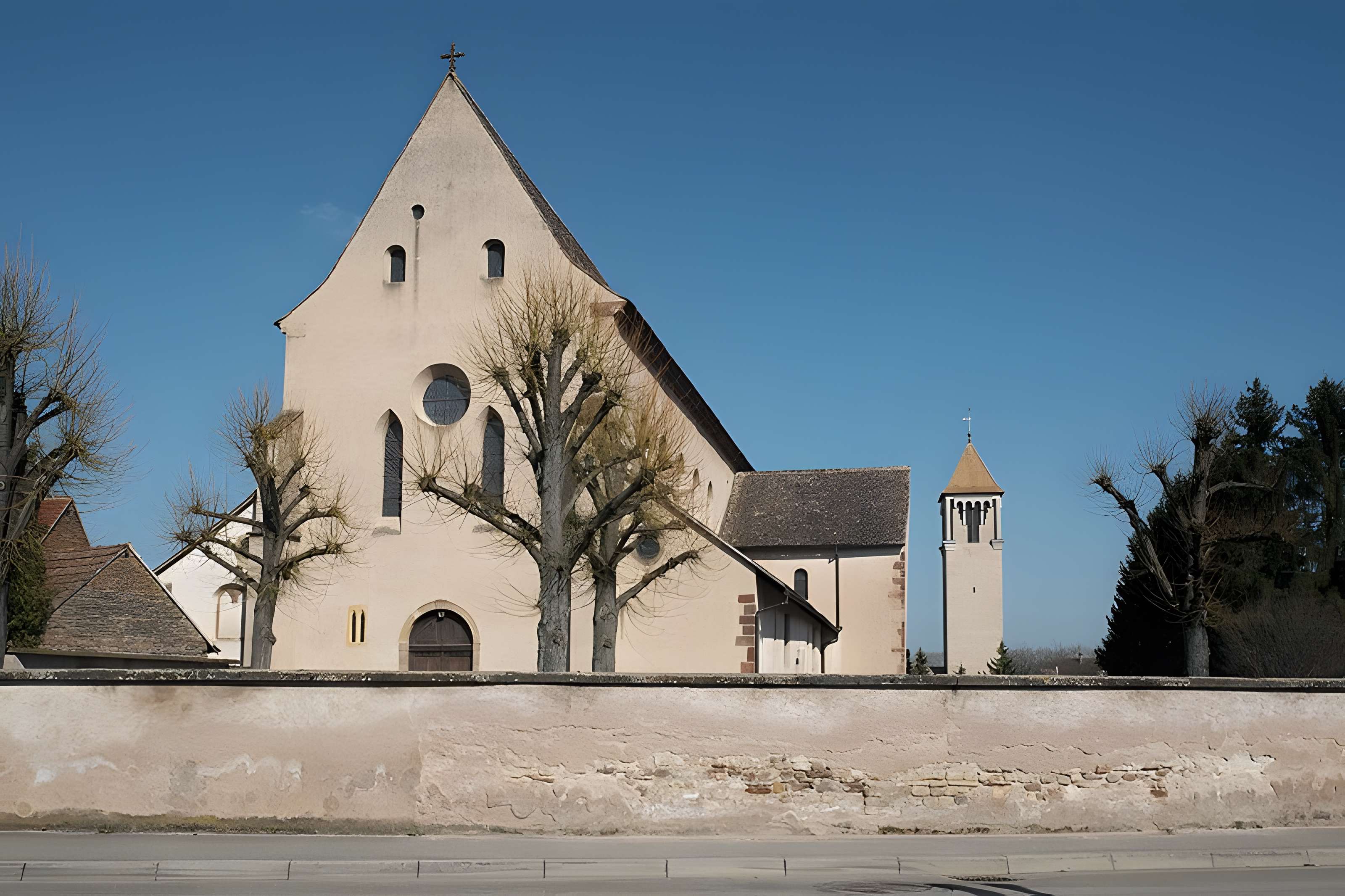 Eglise Saint-Trophime et quatre statues en bois sculptées