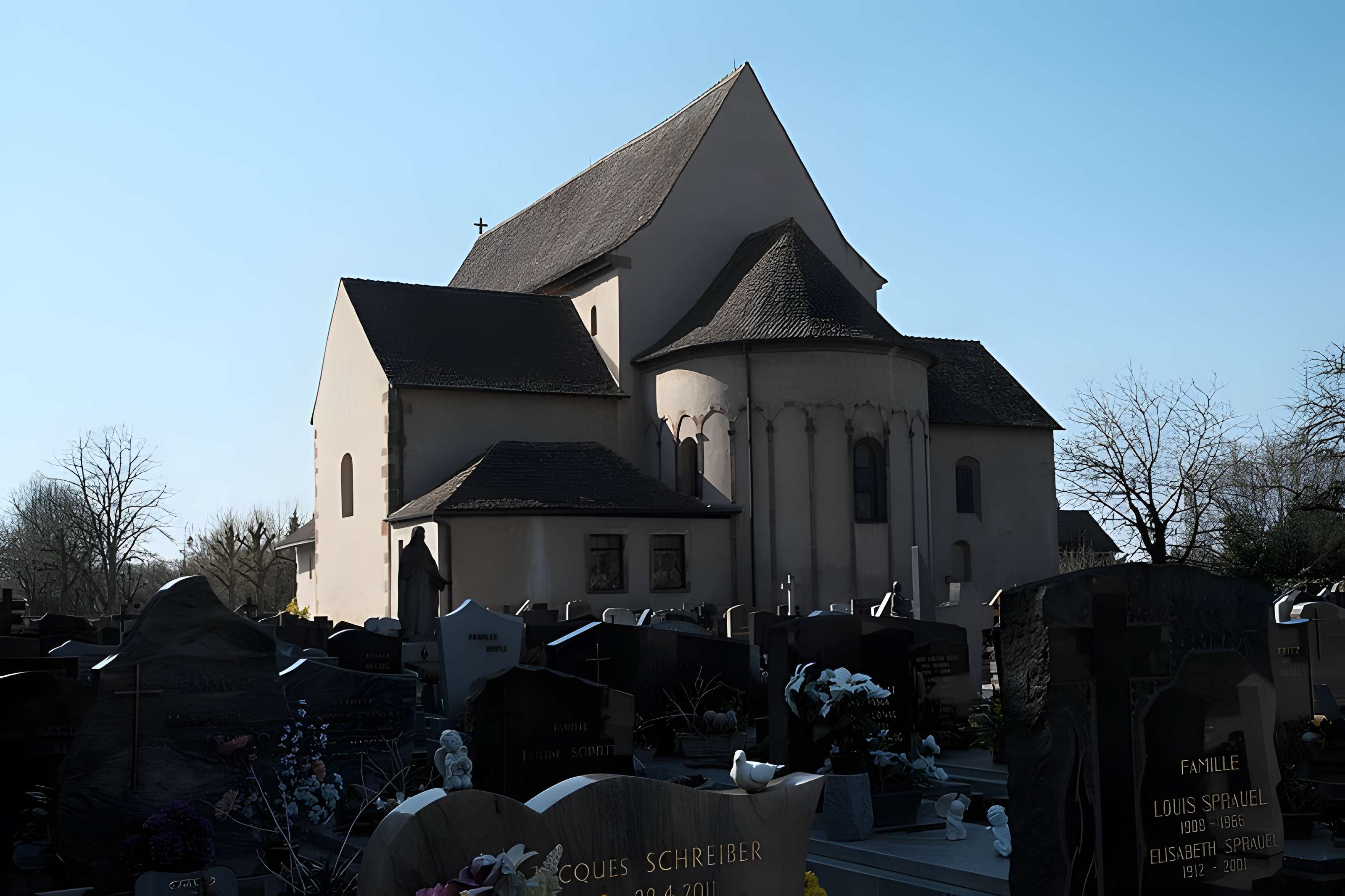 Eglise Saint-Trophime et quatre statues en bois sculptées