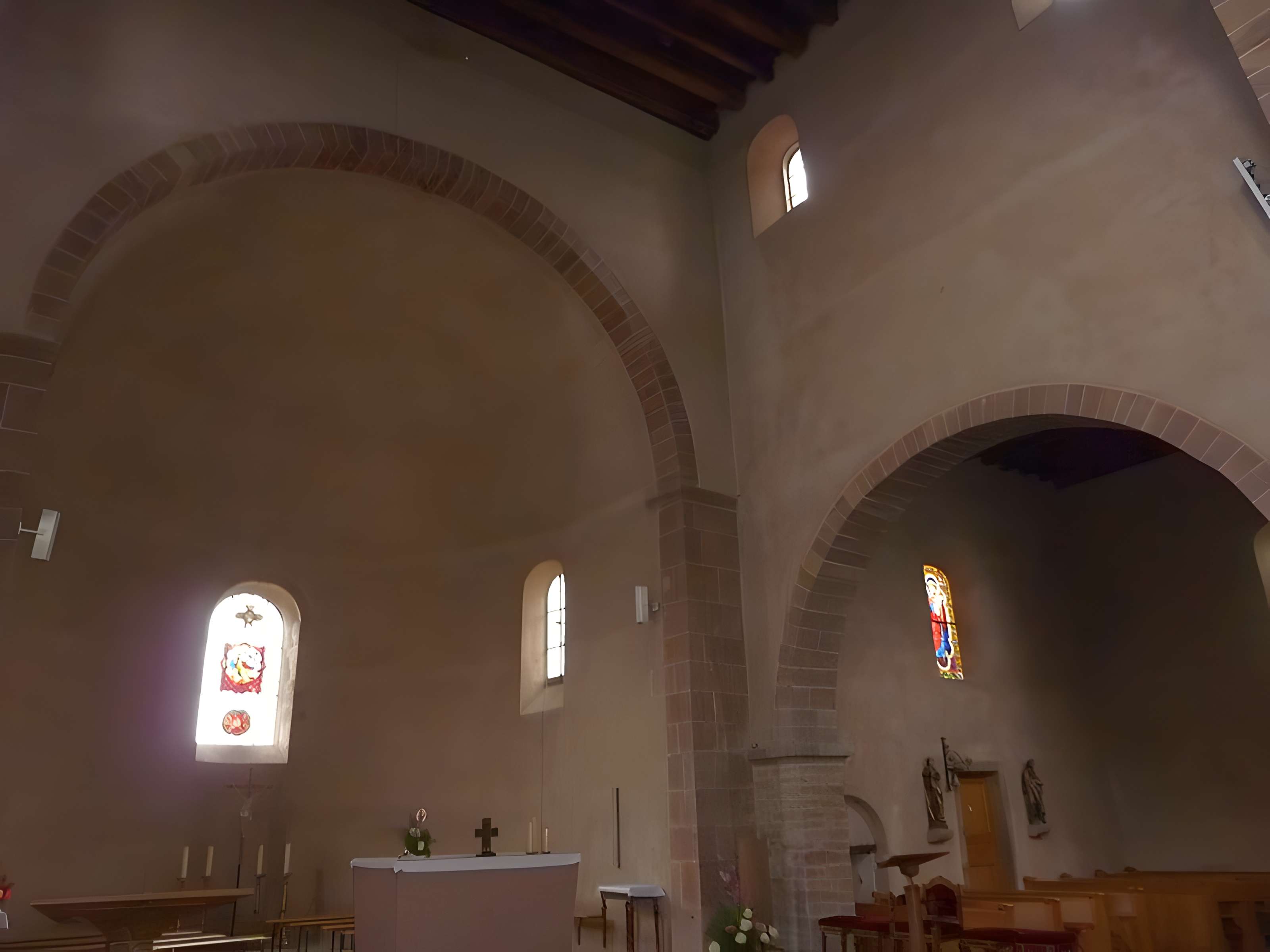 Eglise Saint-Trophime et quatre statues en bois sculptées
