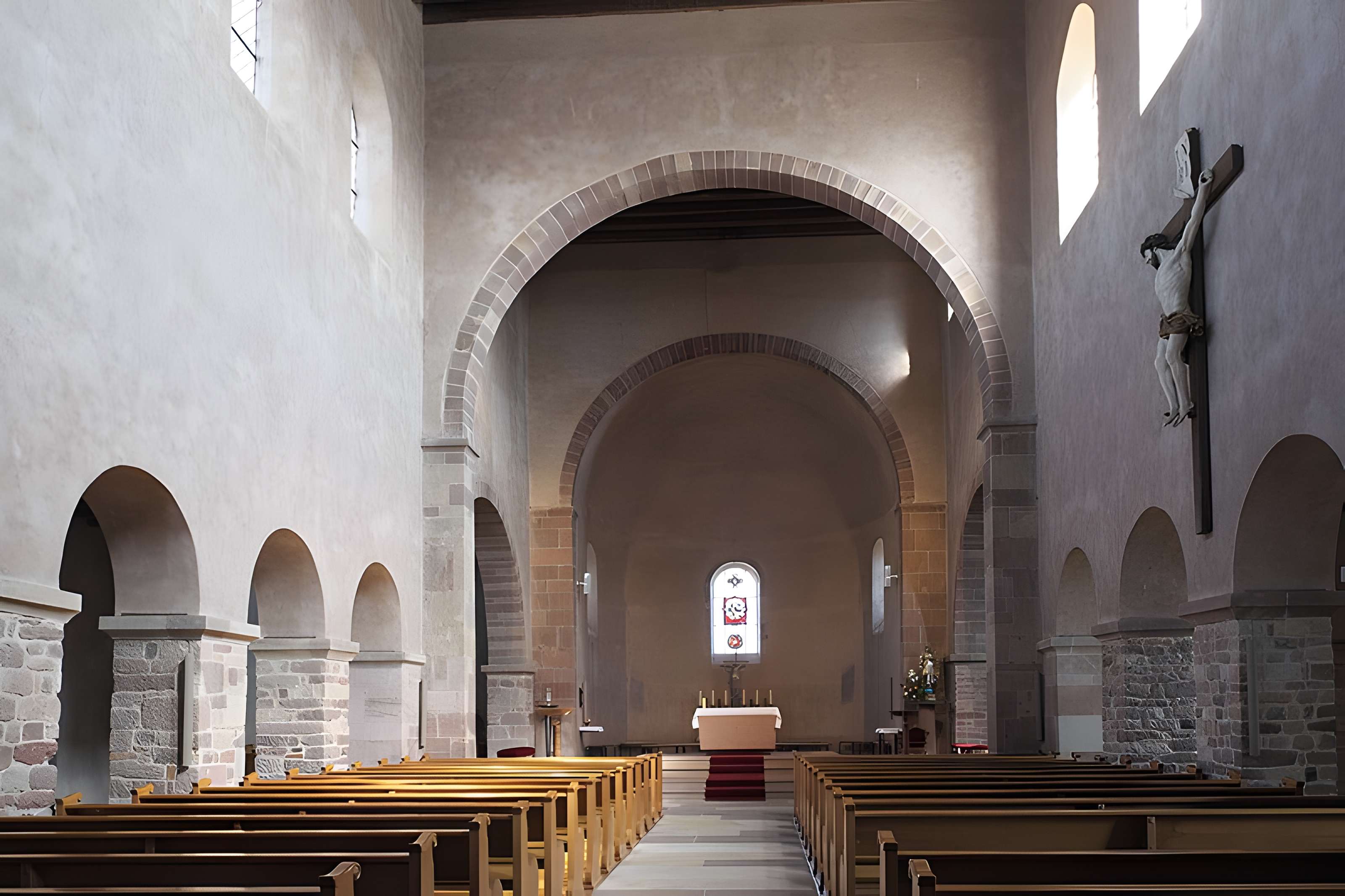 Eglise Saint-Trophime et quatre statues en bois sculptées