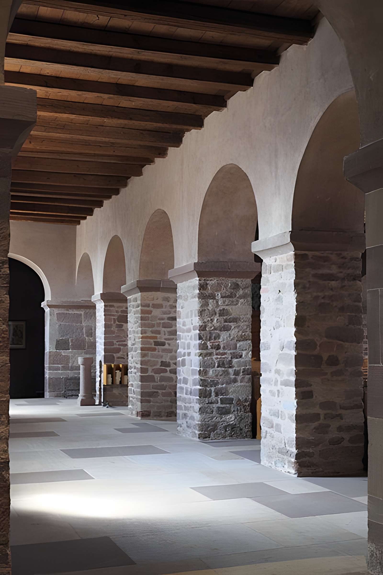 Eglise Saint-Trophime et quatre statues en bois sculptées