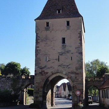Remparts et quatre anciennes portes