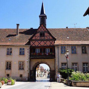 Remparts et quatre anciennes portes