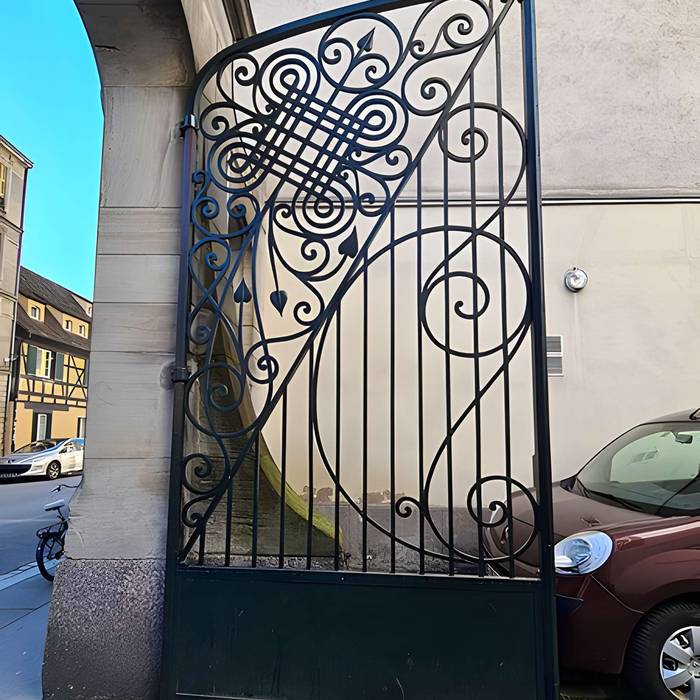 Photo de Ancien magasin Neunreiter, actuellement centre européen dactions artistiques contemporains CEAAC