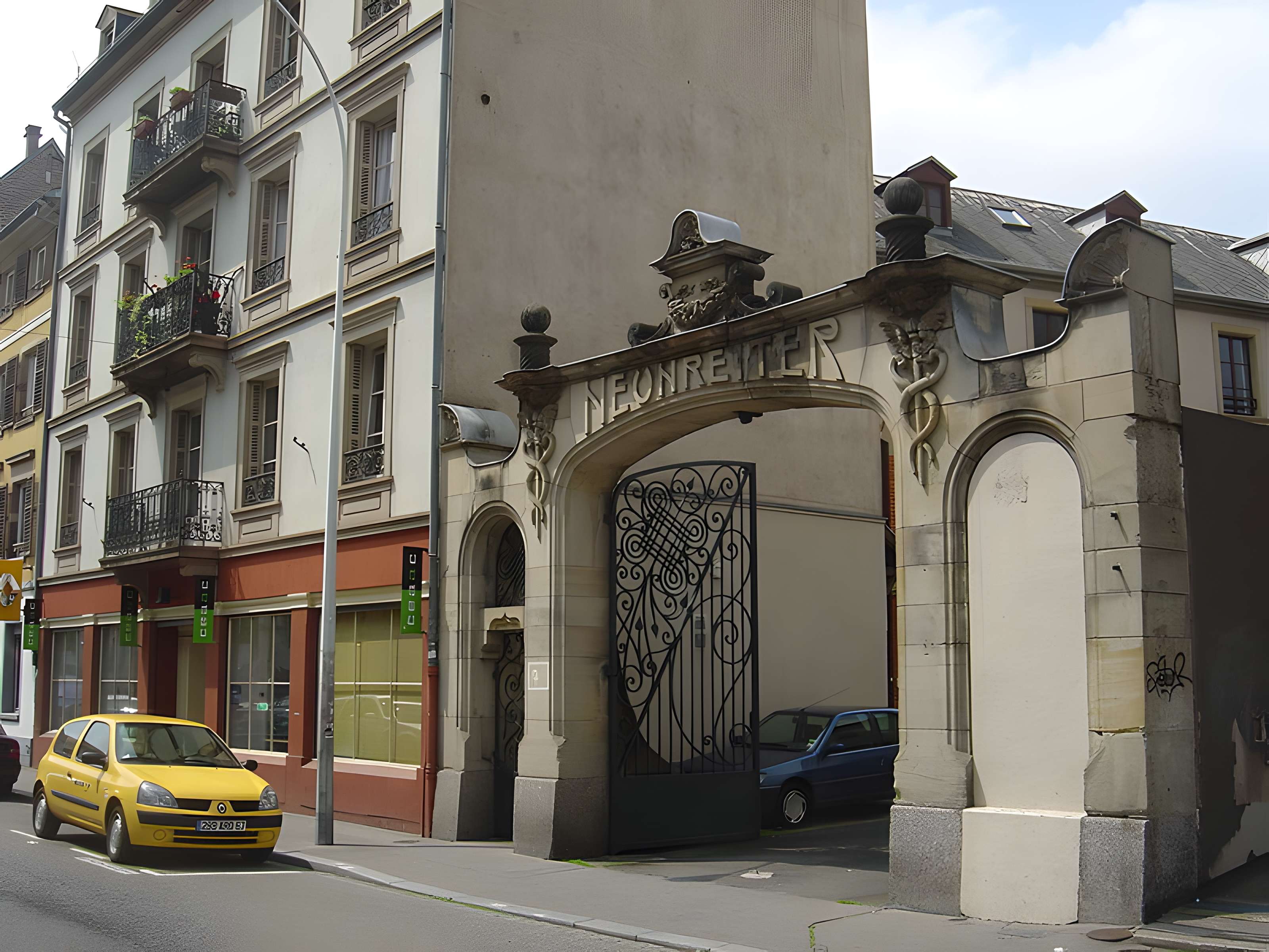 Ancien magasin Neunreiter, actuellement centre européen d'actions artistiques contemporains (CEAAC)